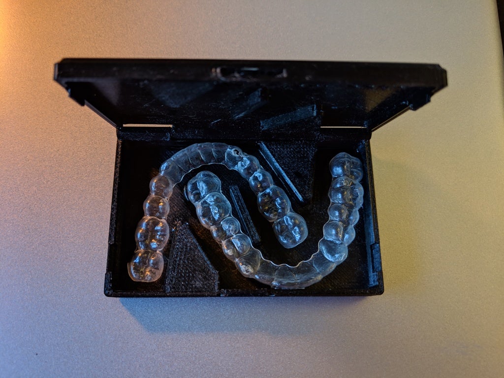 Miniatura 2 do modelo 3D Retainer Case