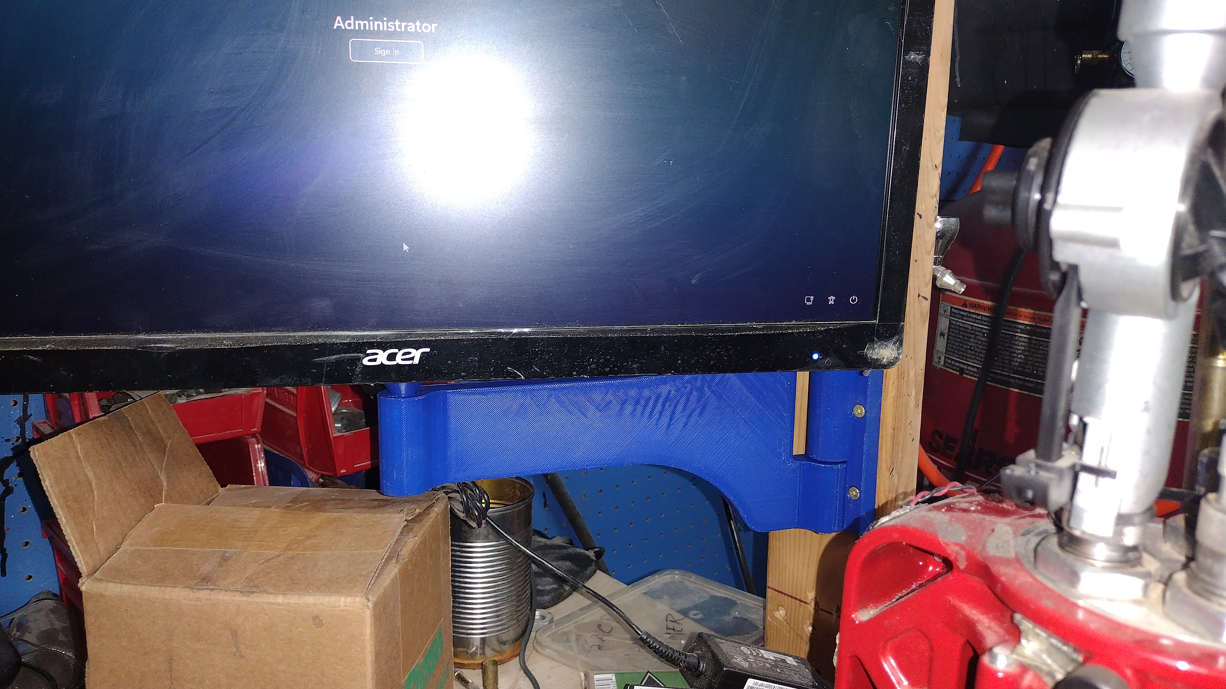 Swing arm mount for Acer S220 monitor