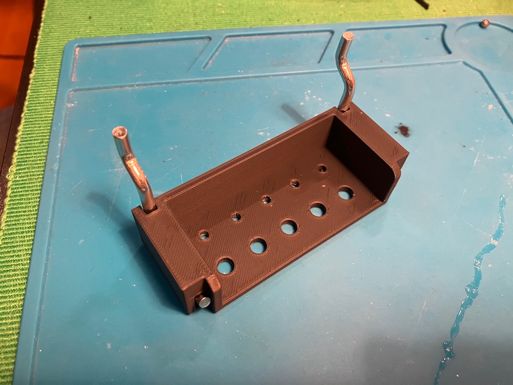 Miniatura 2 do modelo 3D Customizable Peg Board Tool Shelf