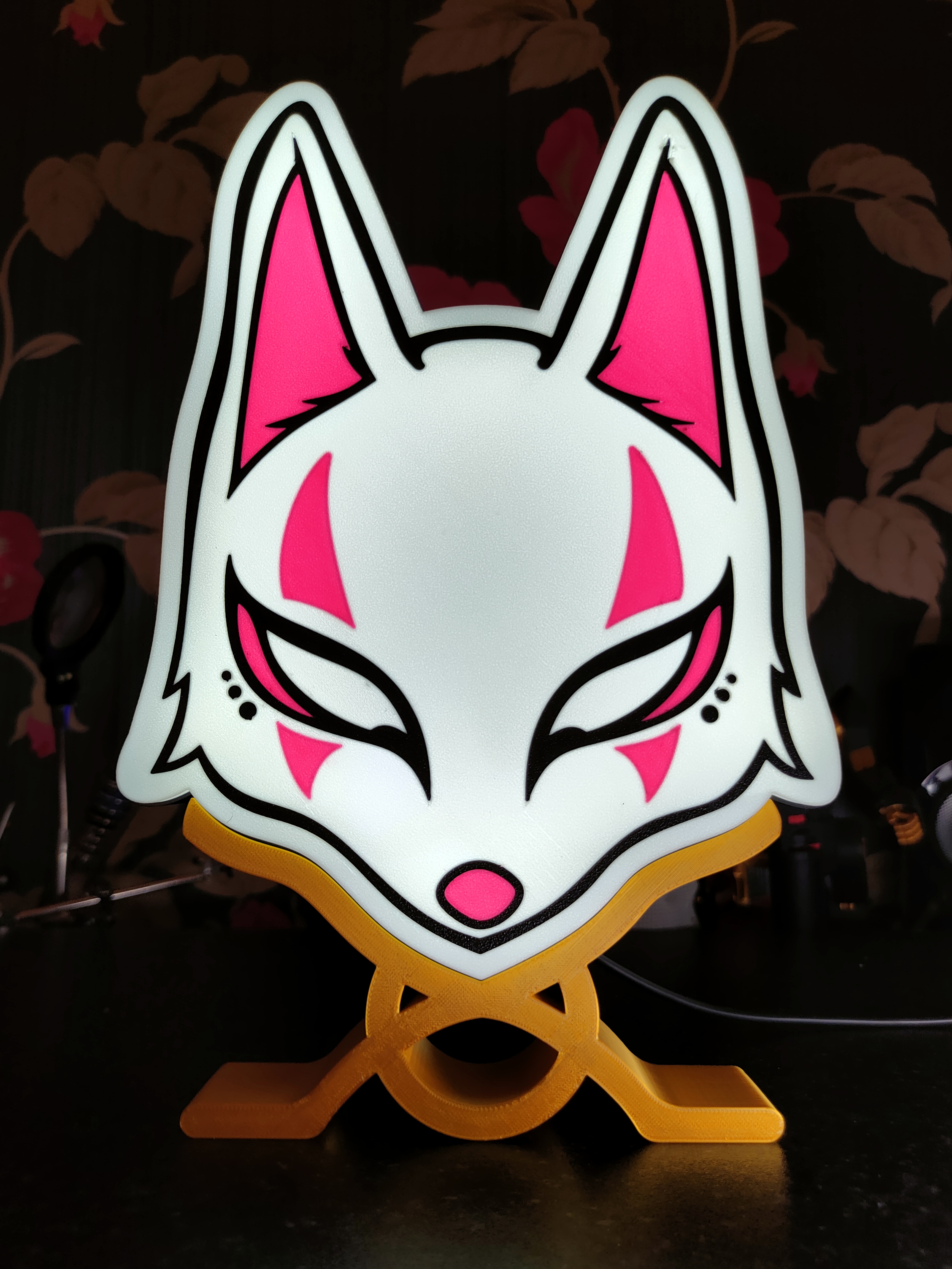 Kitsune Light box with a stand