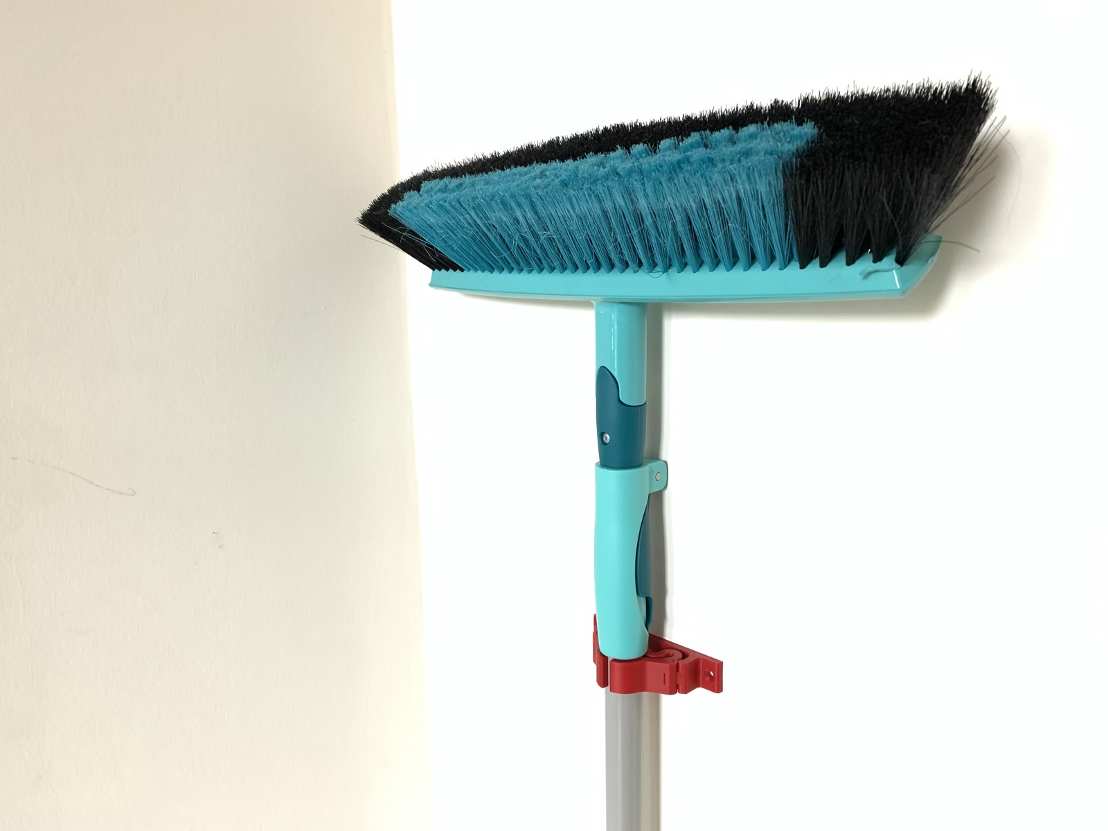 Broom holder (print in place)