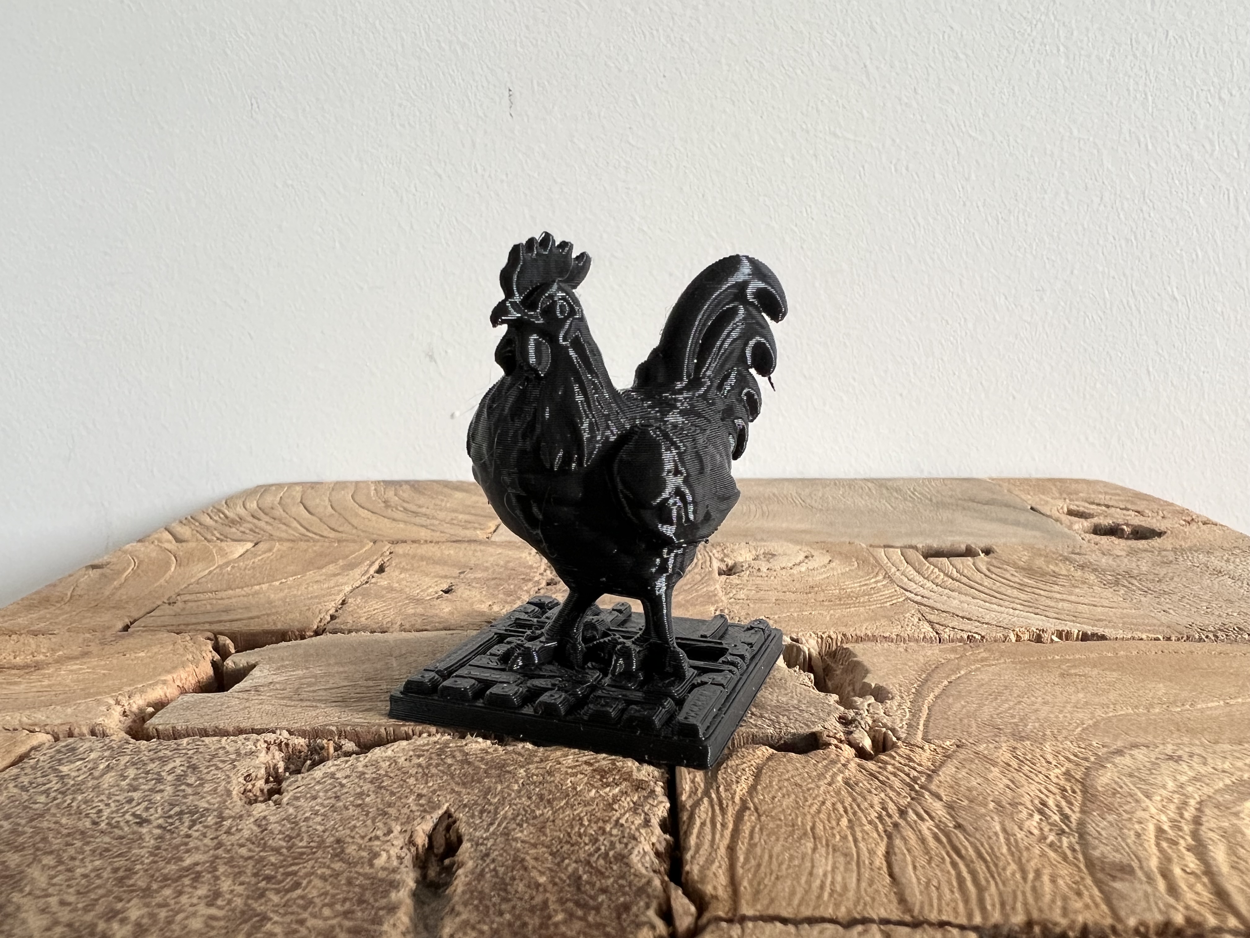 Standing Hen — miniatura 2