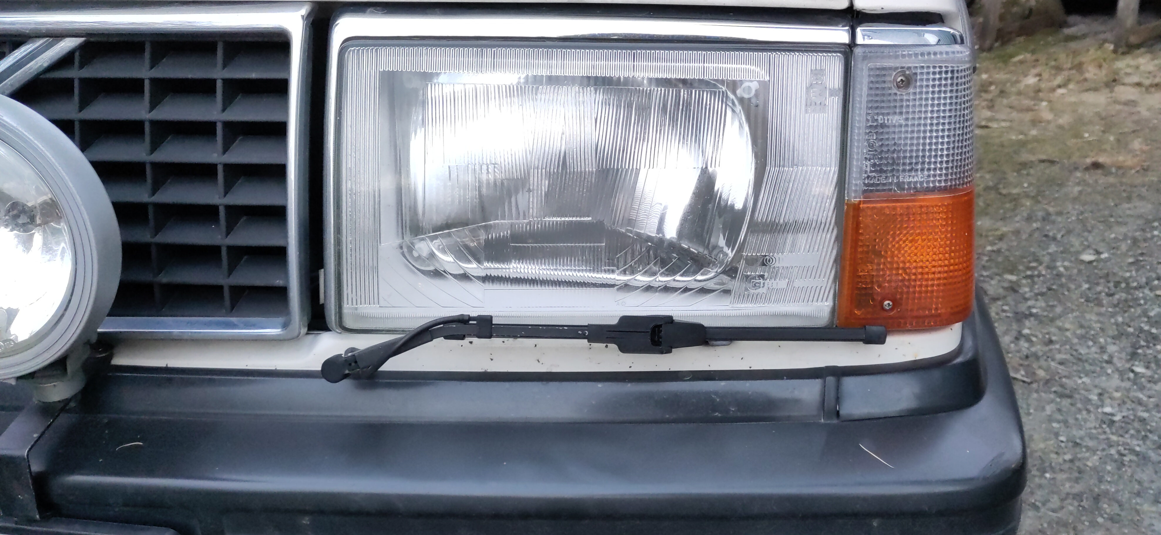 Headlight wiper holder for Volvo 240 by Nokaah_Noktar | Download free