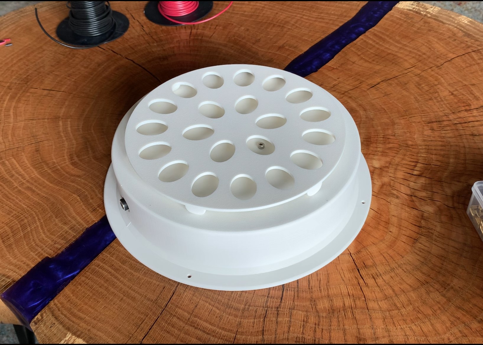 Motorized turn table