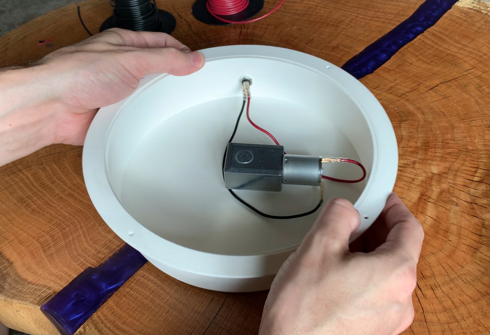 Miniatura 4 do modelo 3D Motorized turn table