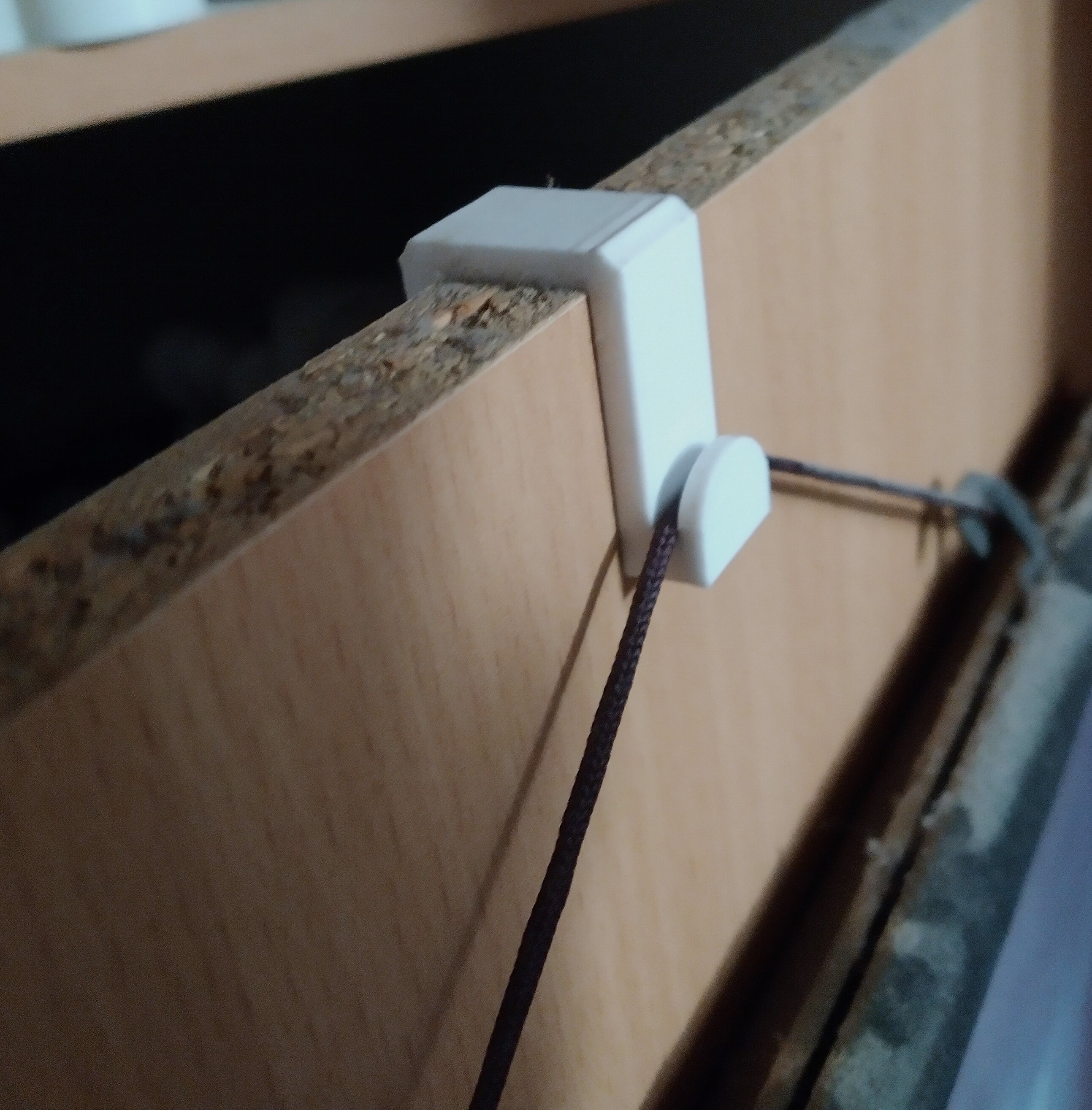 Simple wardrobe door painting hook