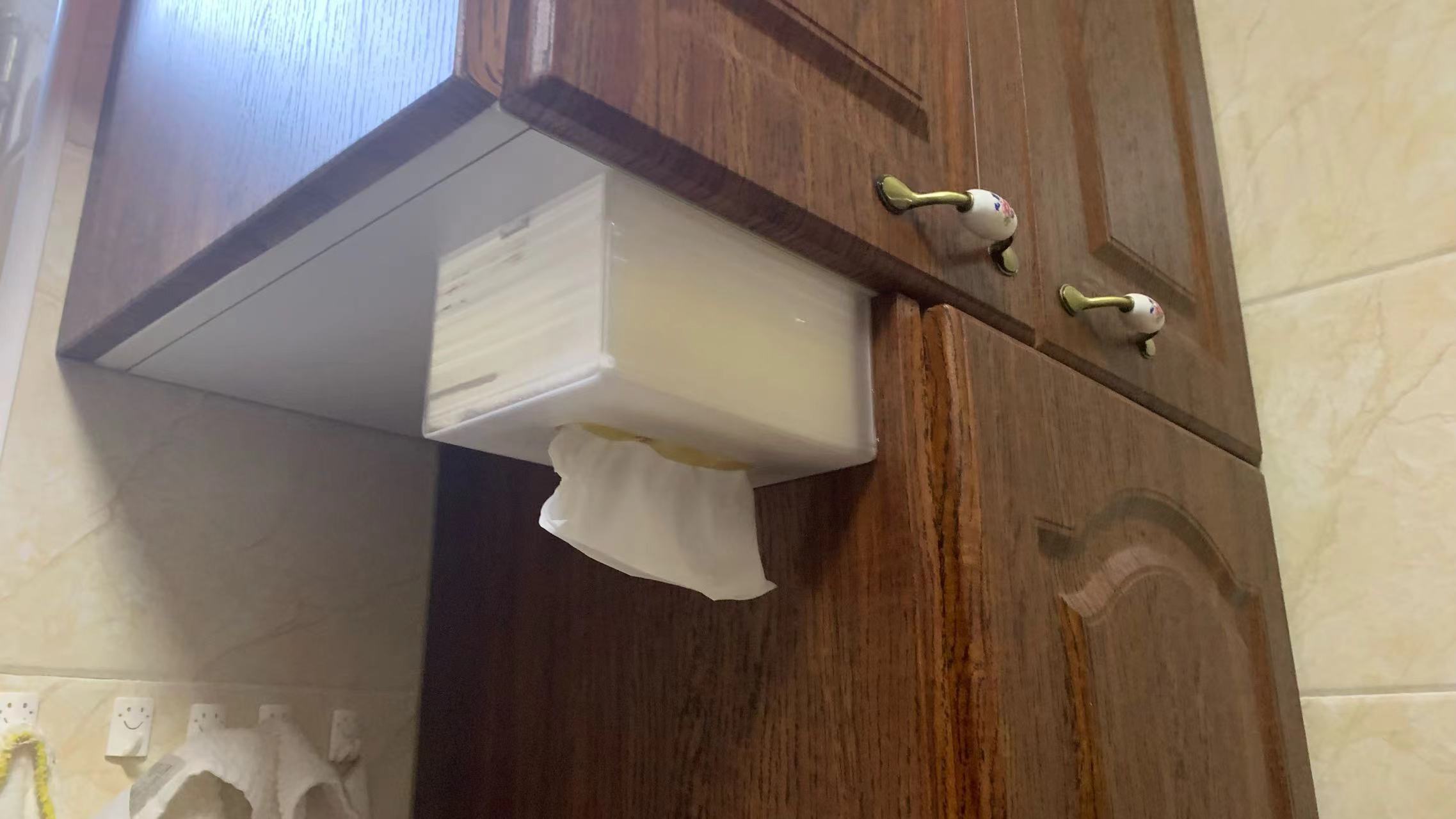 facial tissue box
