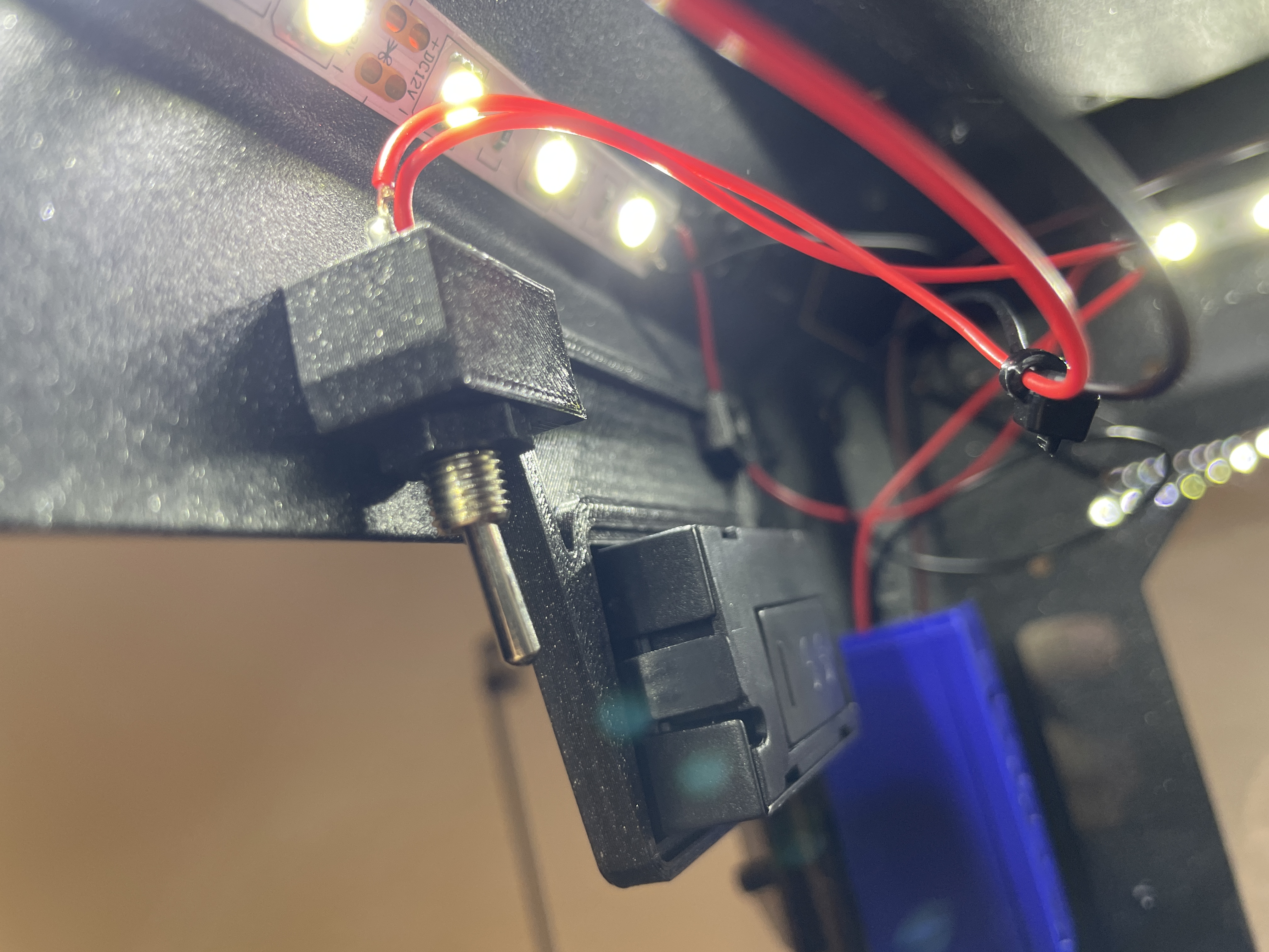 Miniatura 2 do modelo 3D Prusa Enclosure Thermometer Bracket with Toggle Switch