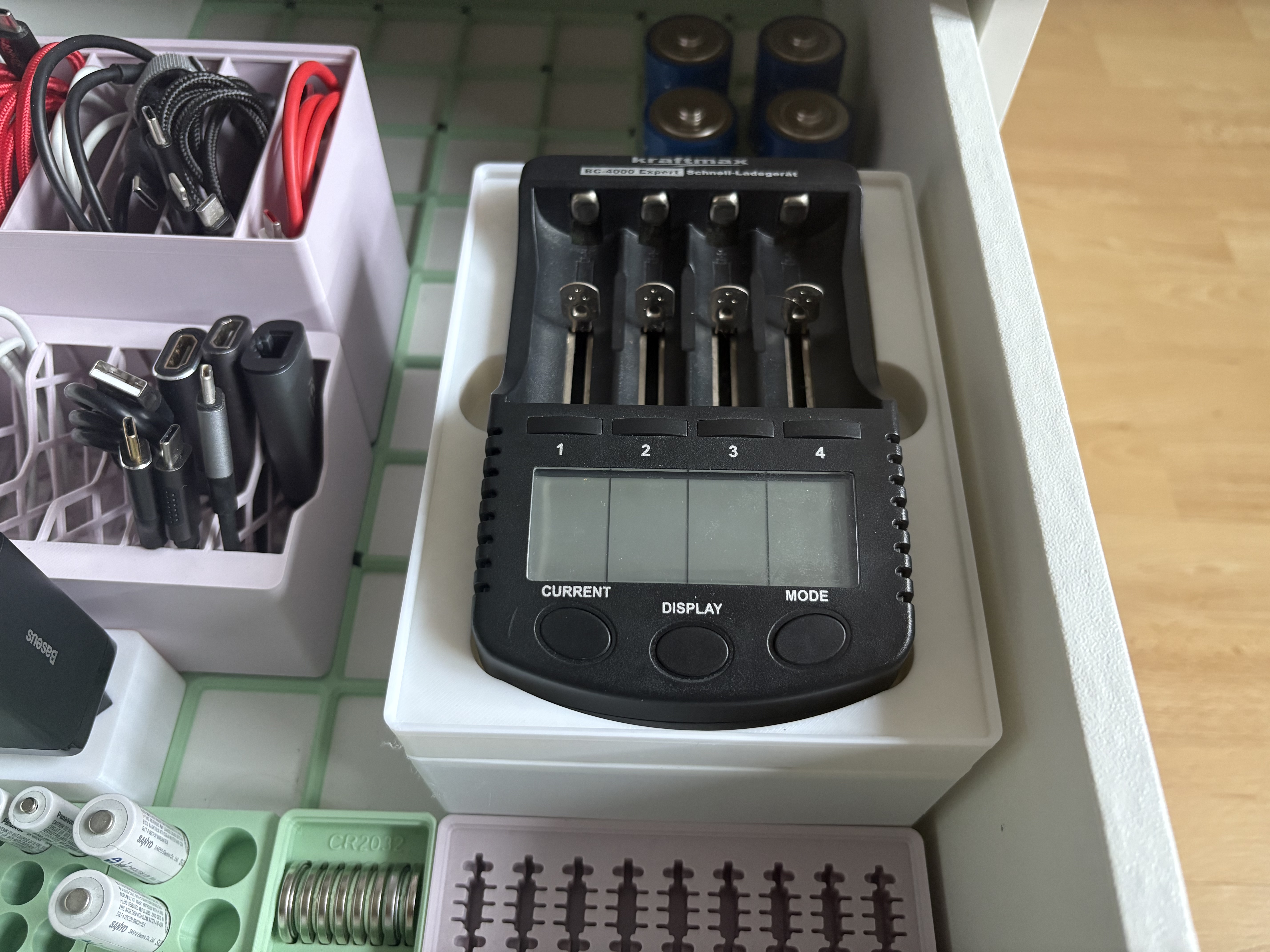 Gridfinity bin for kraftmax BC-4000 Expert charger