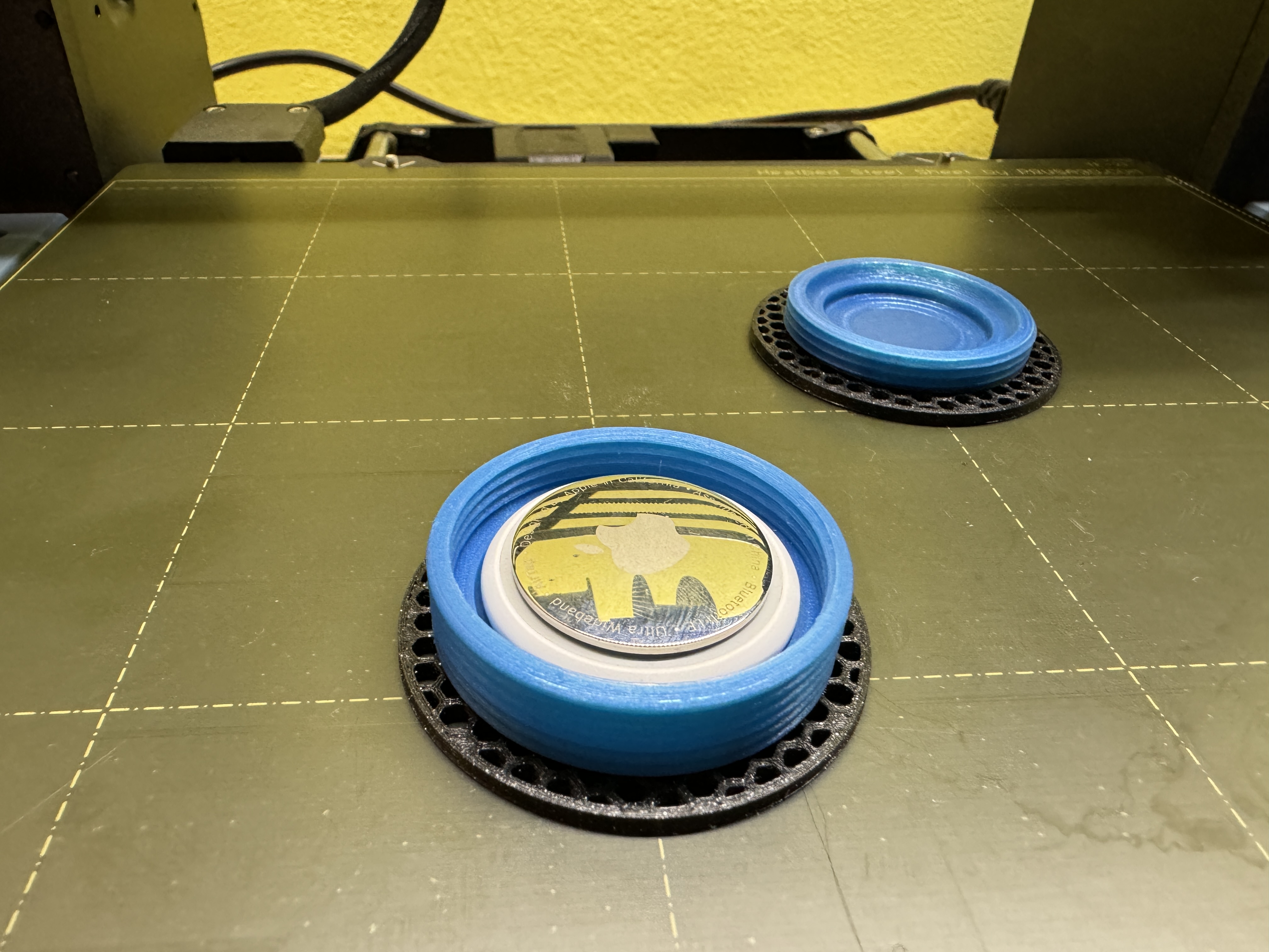 apple-airtag-filament-keychain-by-lavaman916-download-free-stl-model