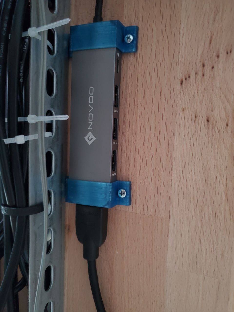NOVOO USB C Hub Adapter Desk / Wall mount