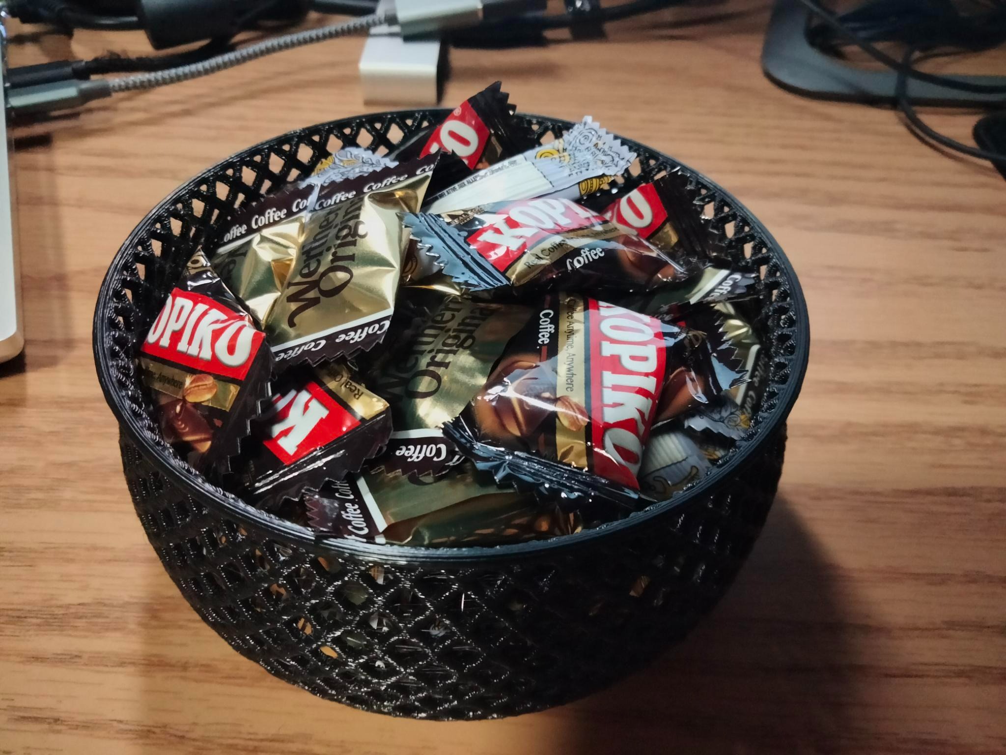 Lattice Bowl with Lid