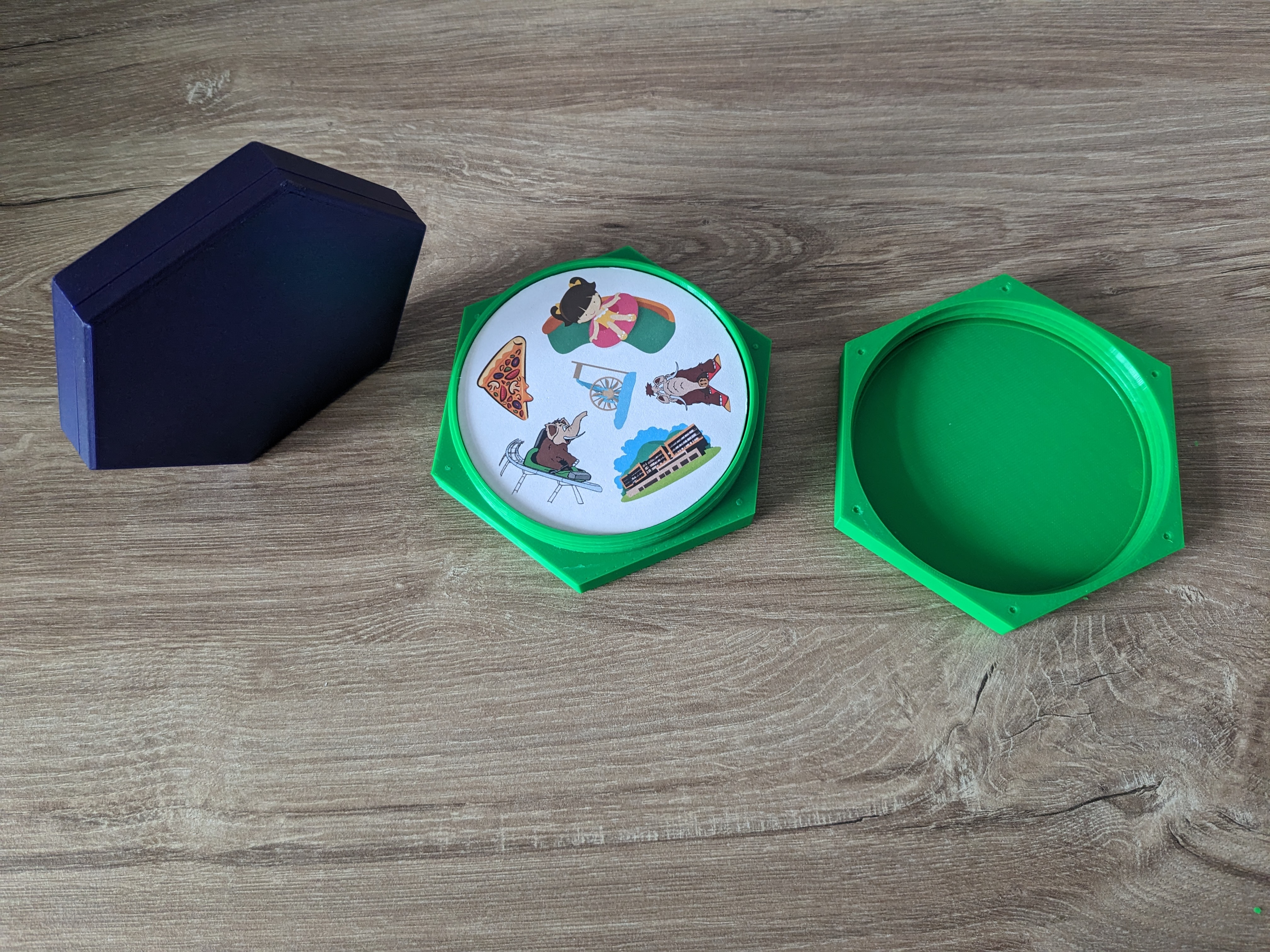 Miniatura 2 do modelo 3D Parametric Hexagonal Dobble Box