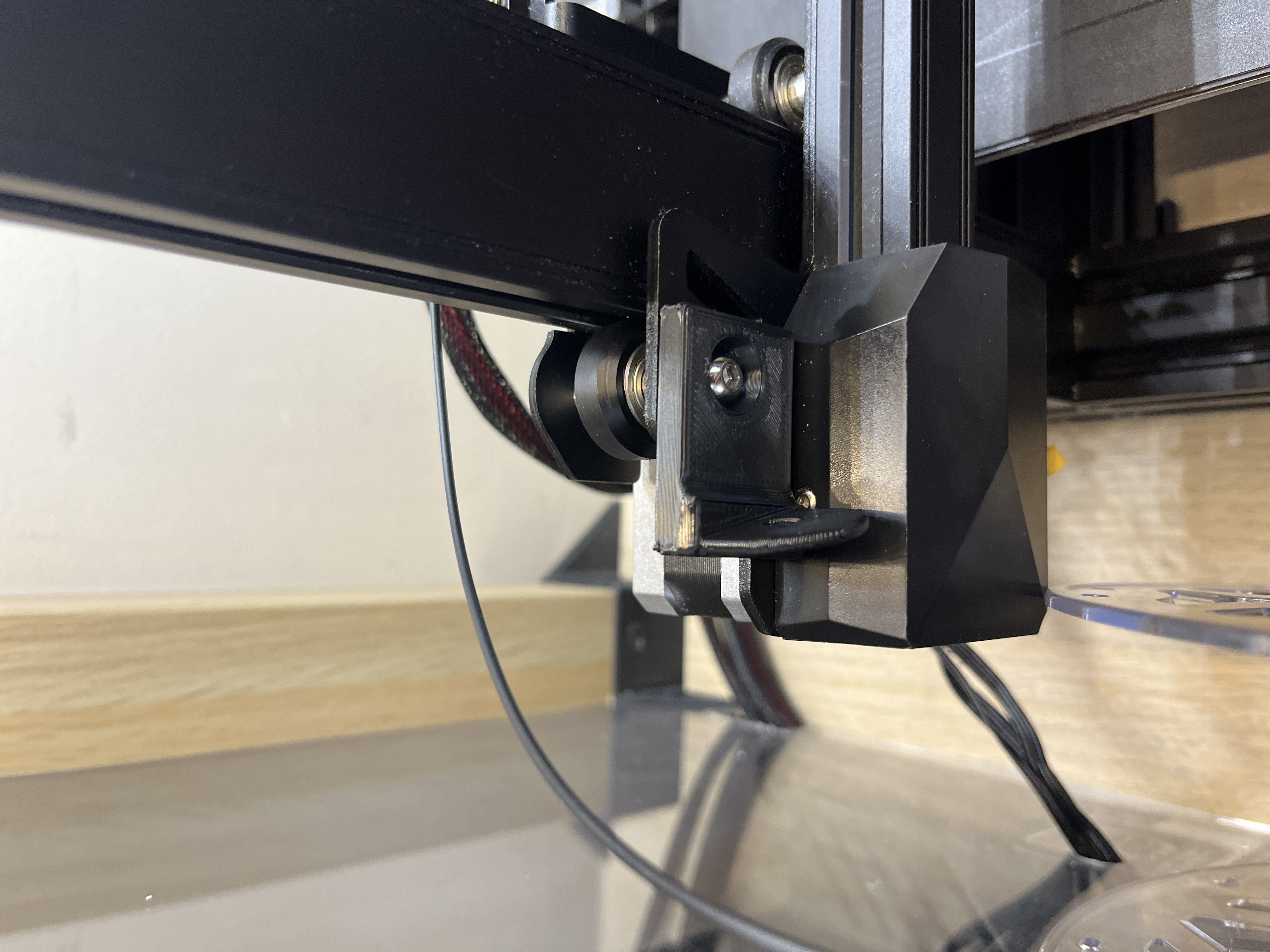 Miniatura 4 do modelo 3D Angled bracket for filament guide - Ender 3