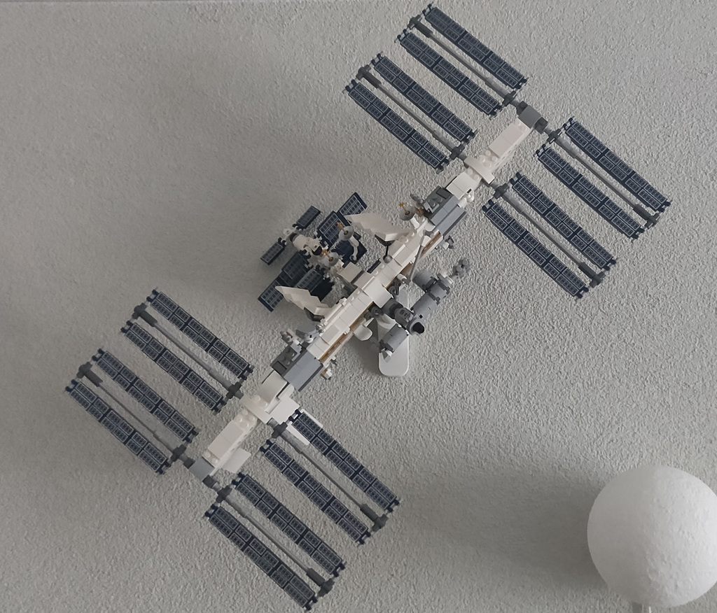 Wall mount for LEGO International Space Station