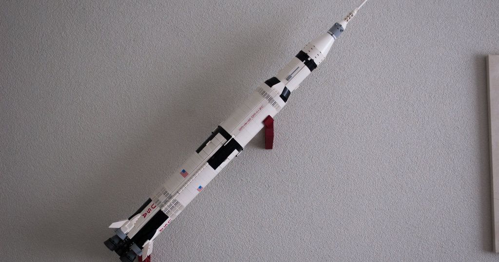 Wall mount for LEGO NASA Apollo Saturn V by MvRens Download free STL model Printables