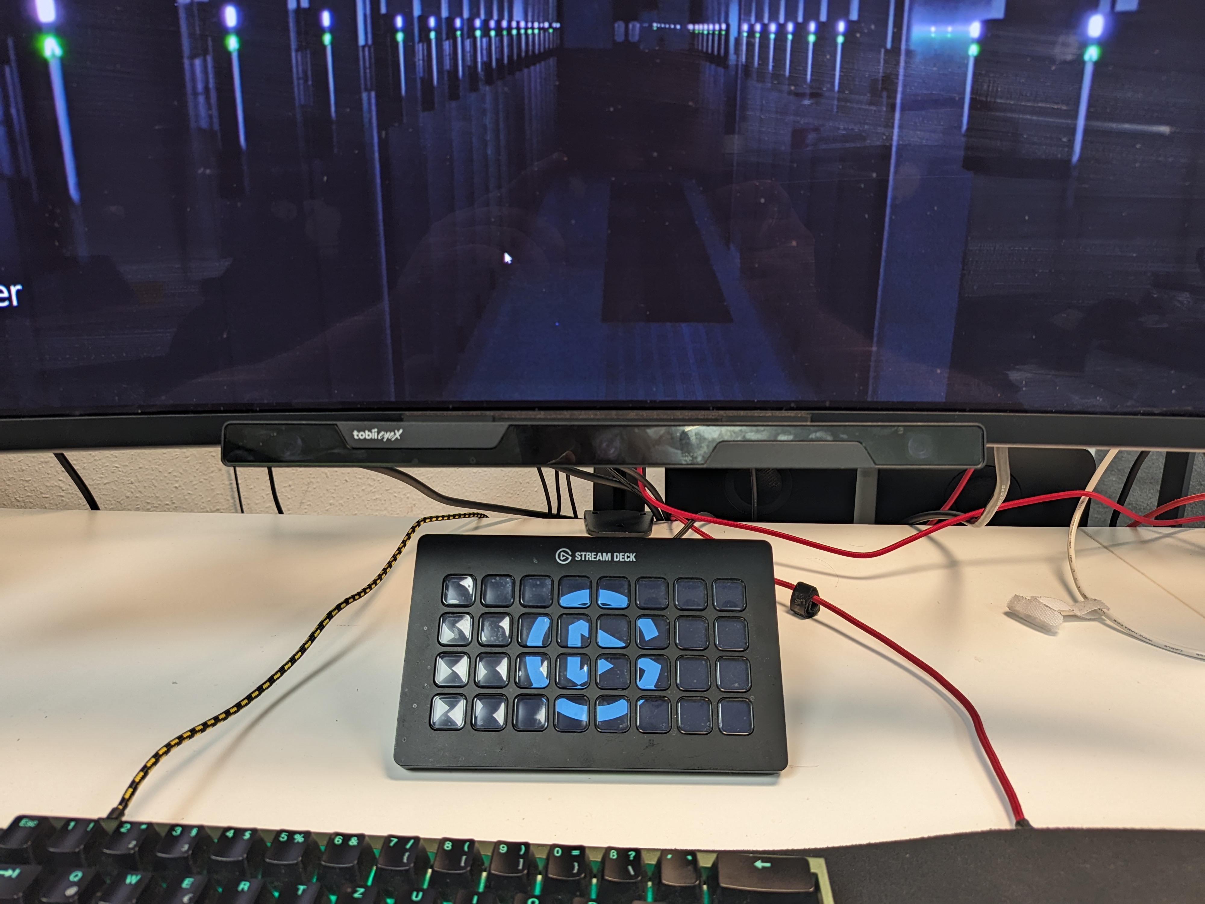 Tobii eyeX holder for curved monitors