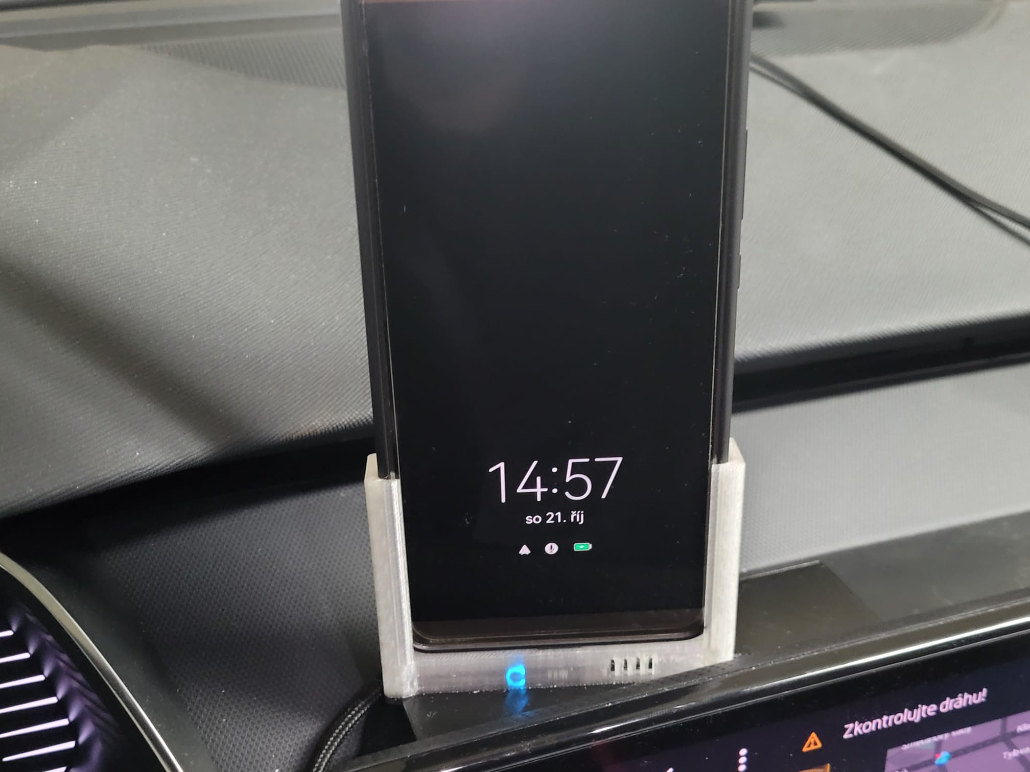Skoda Octavia 4 (2022) mobile phone Huawei Mate 10 Pro holder