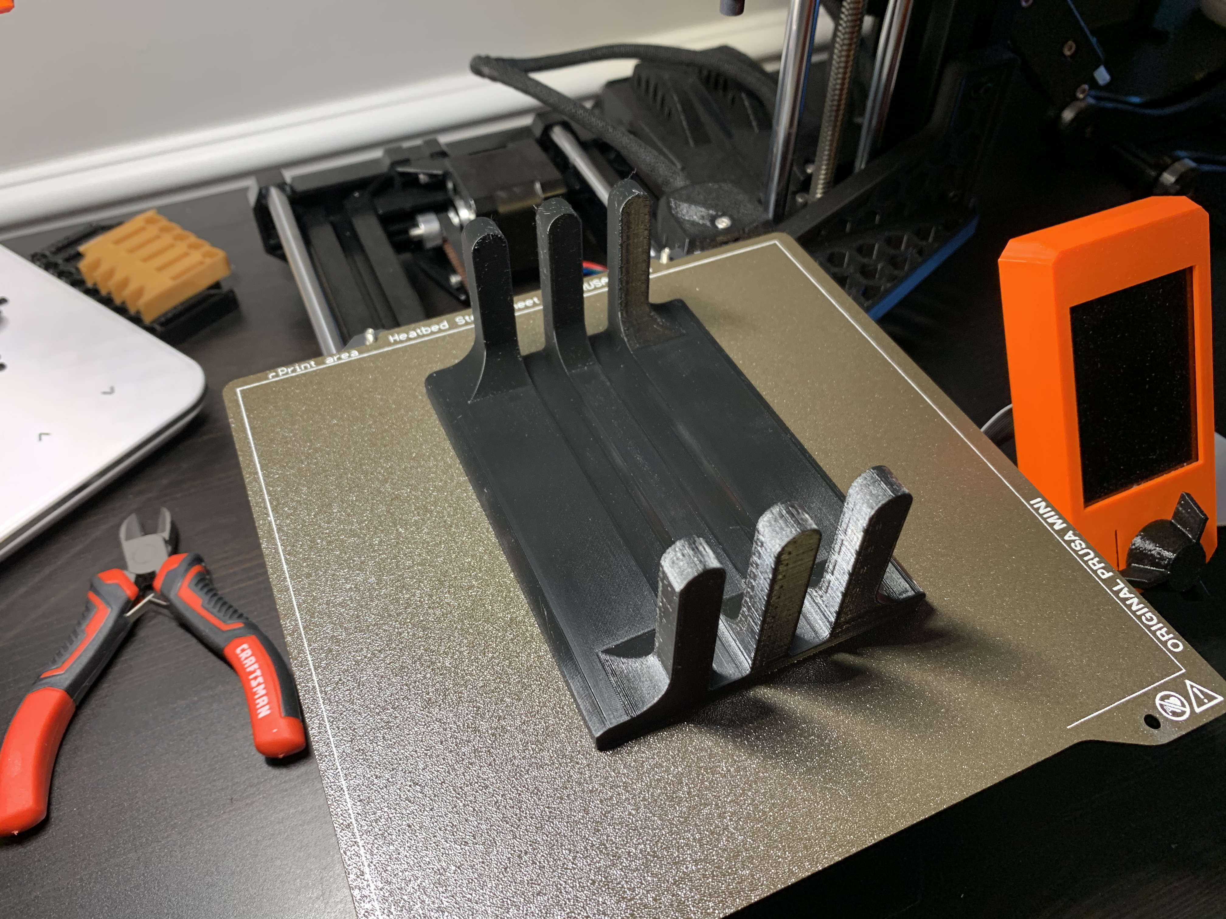 Miniatura 3 do modelo 3D Double Vertical Tablet Stand / Charging Dock