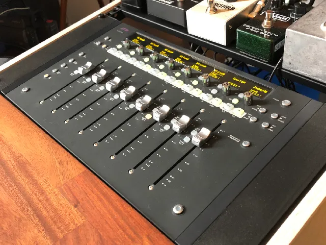 Avid Artist Mix Rack adapter / side panel