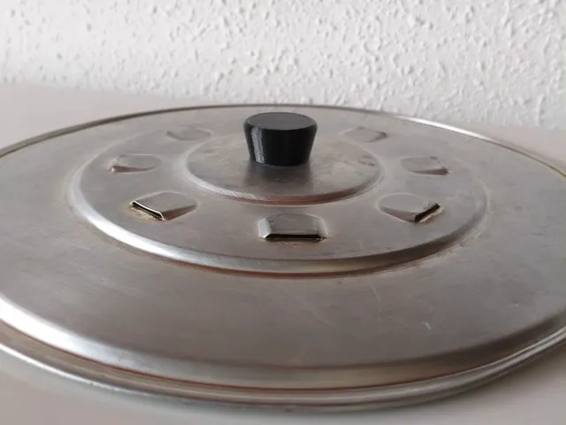 Pot Lid Knob with a Captive M3 Nut