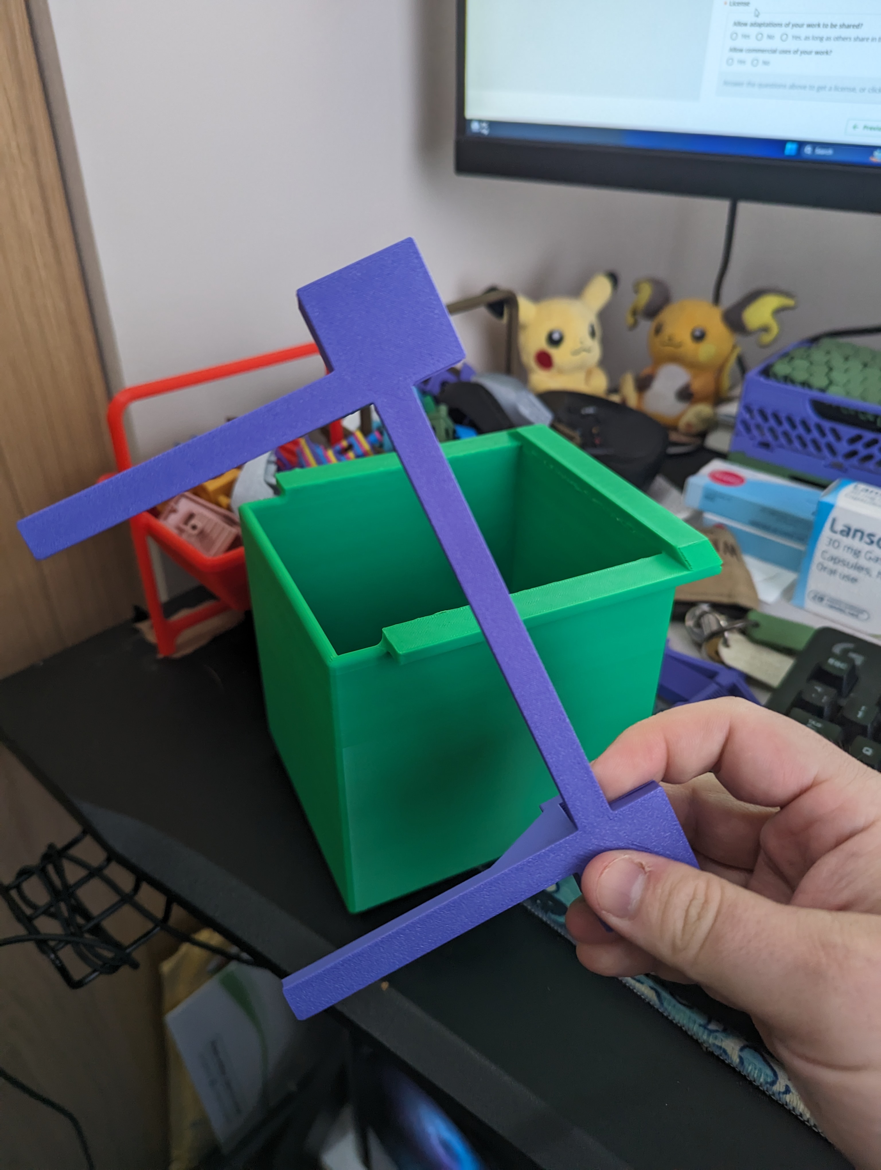 Simple Desk Bin by SeizureGman Download free STL model