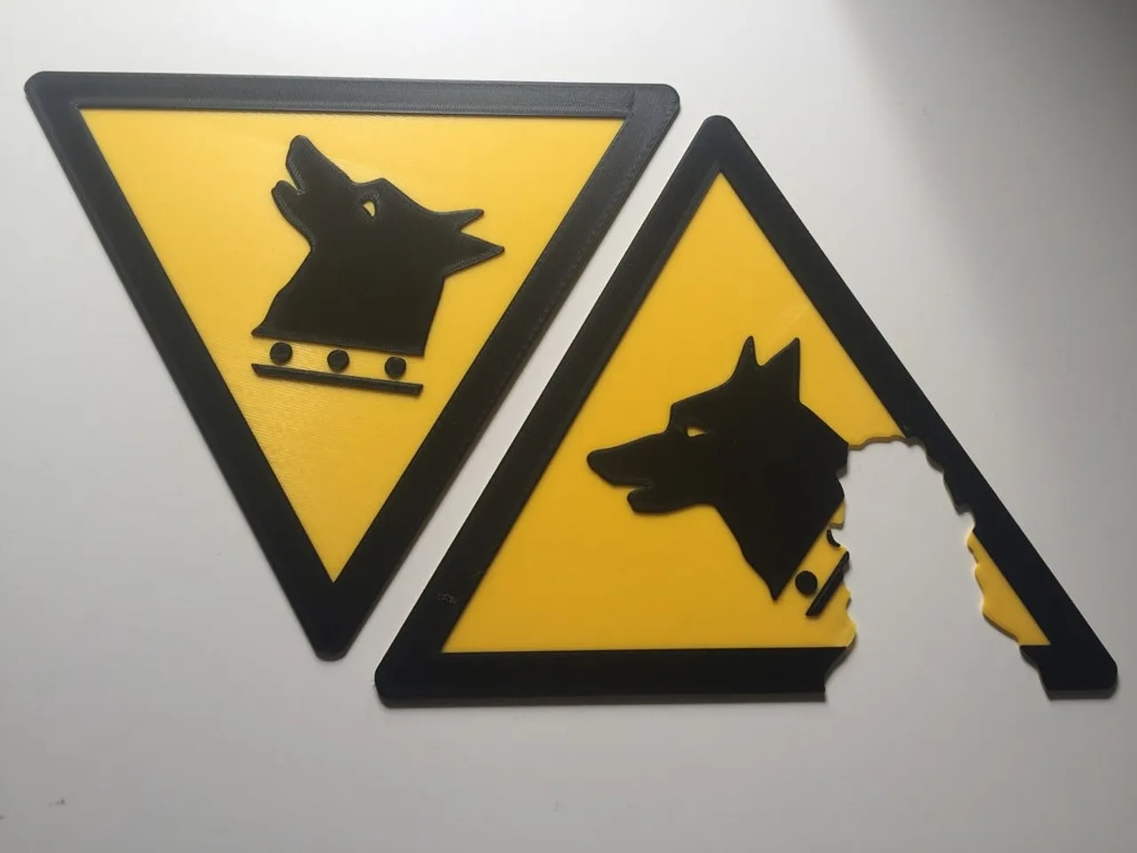 犬に注意の彫刻サイン看板 Beware of dog ひかれ 3D sign