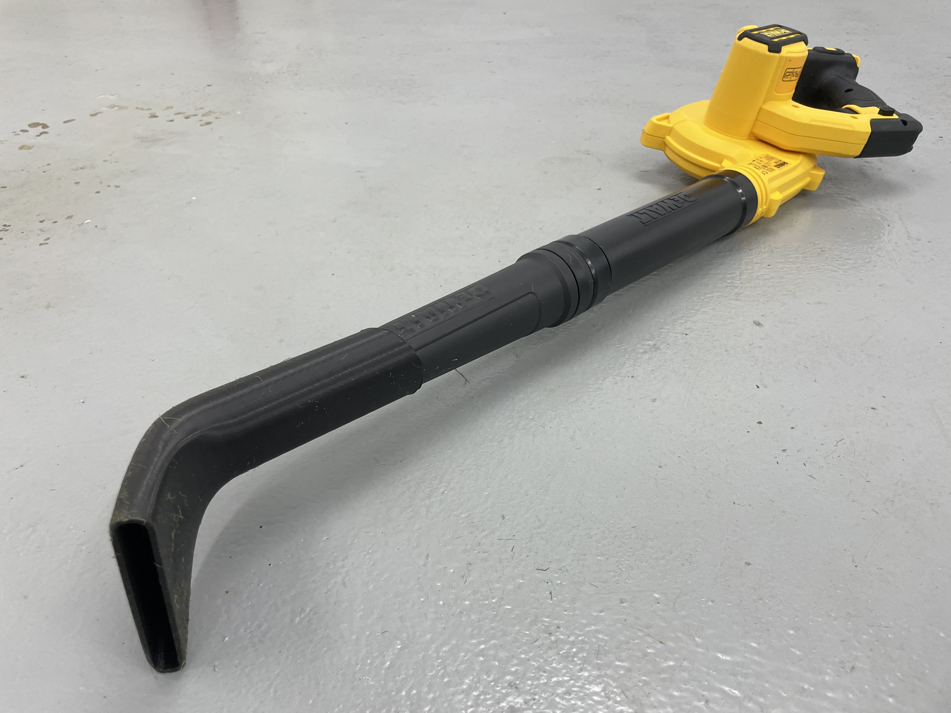 DeWalt compact leaf blower DCV100 angled air concentrator duct by