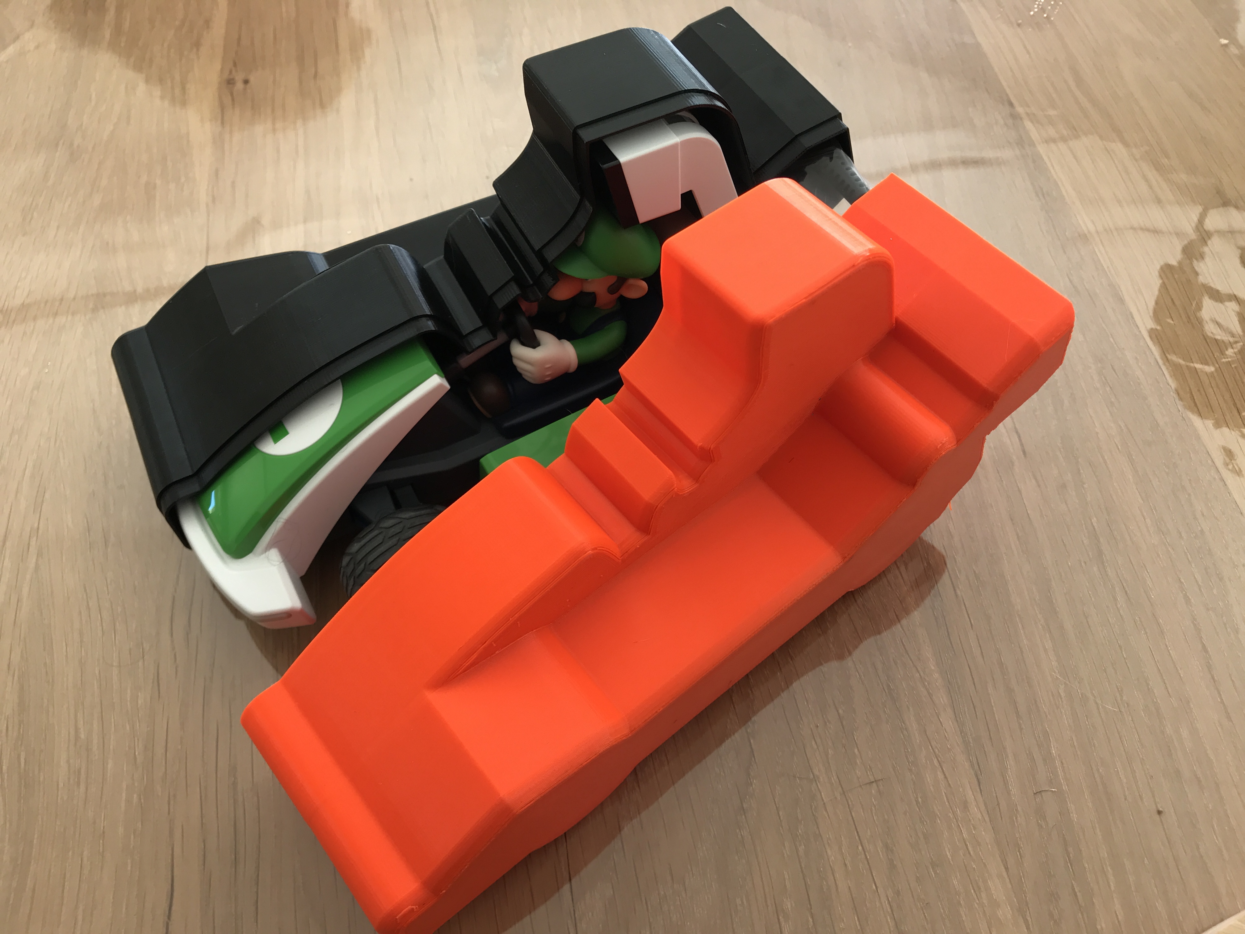 Box for Mario(n) Kart Live