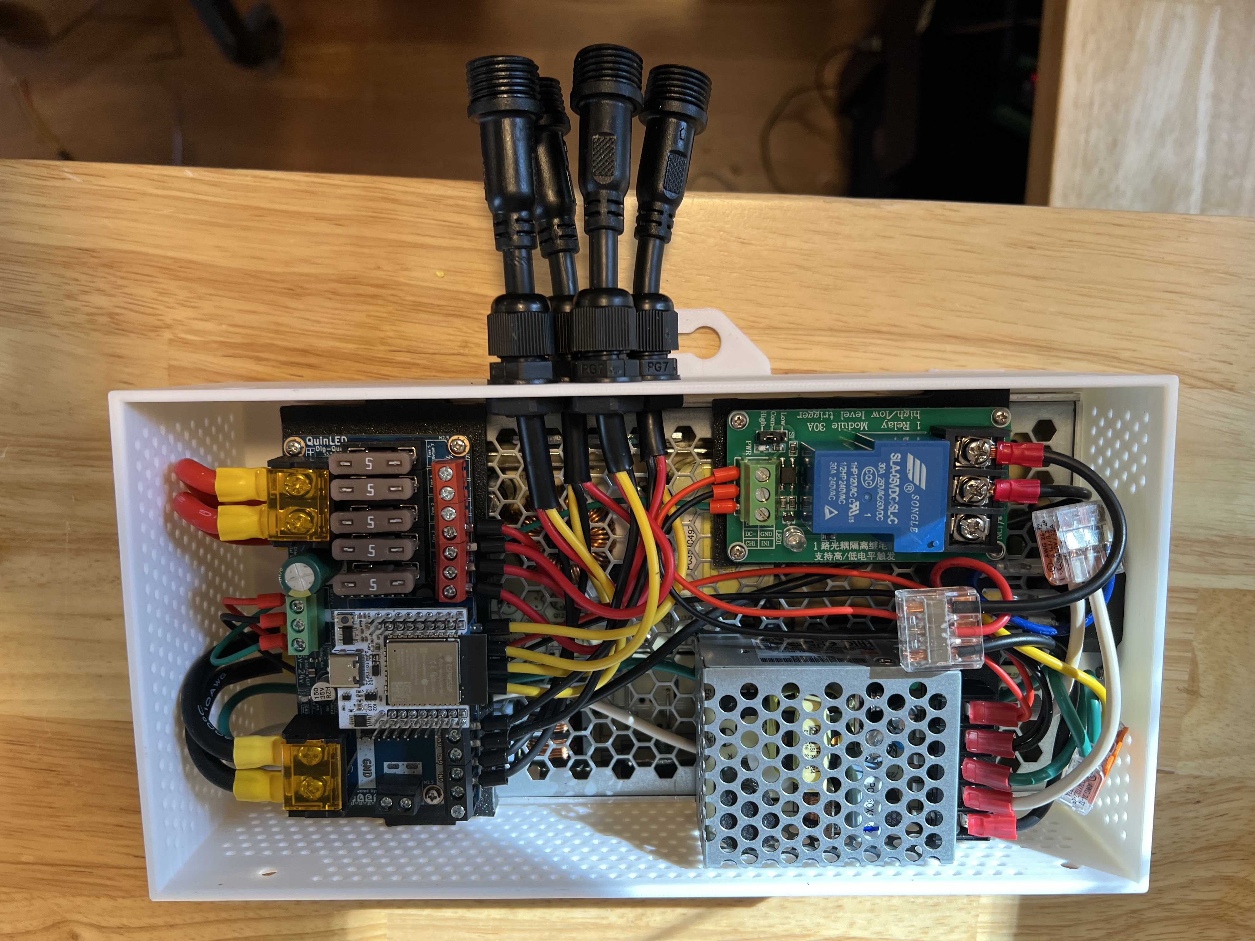 Miniatura 2 do modelo 3D QuinLED Dig Quad Control Box