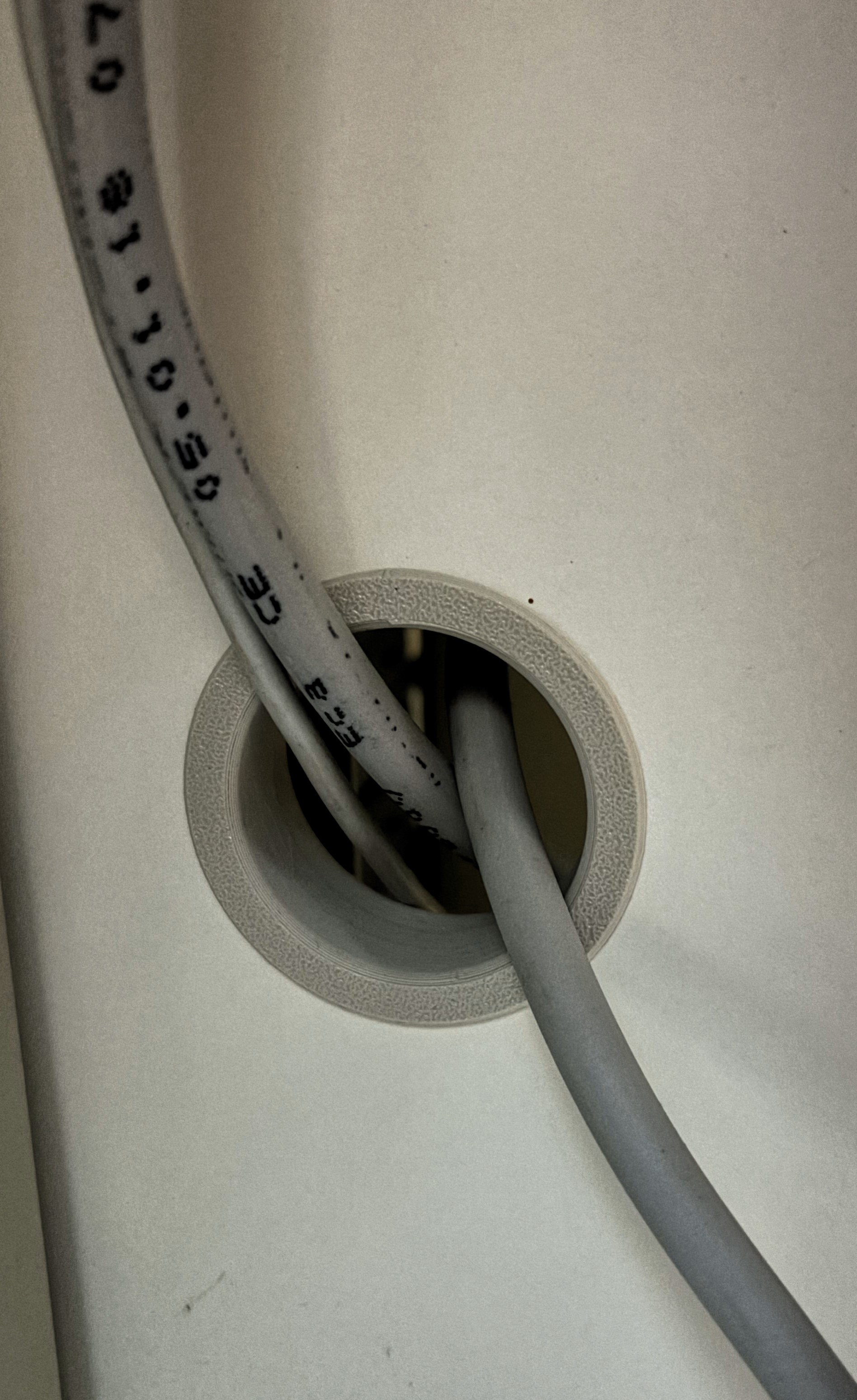 Parametric cable bushing/feed through / Parametrischer Kabeldurchlass — miniatura 3