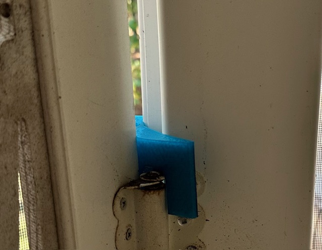 Miniatura 3 do modelo 3D Hinge Mount and Dual function door stops