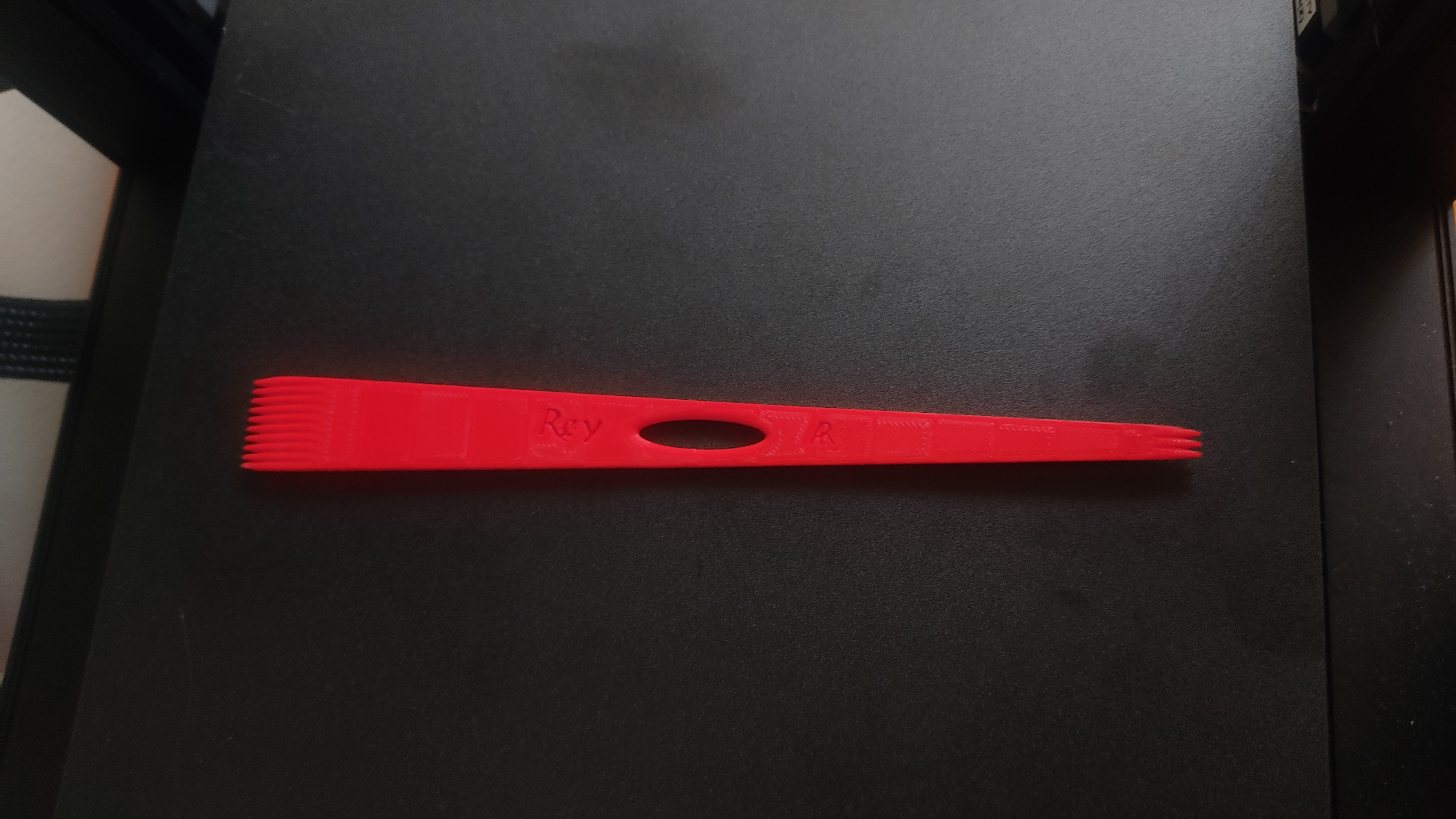 Scratching clay modeling stick