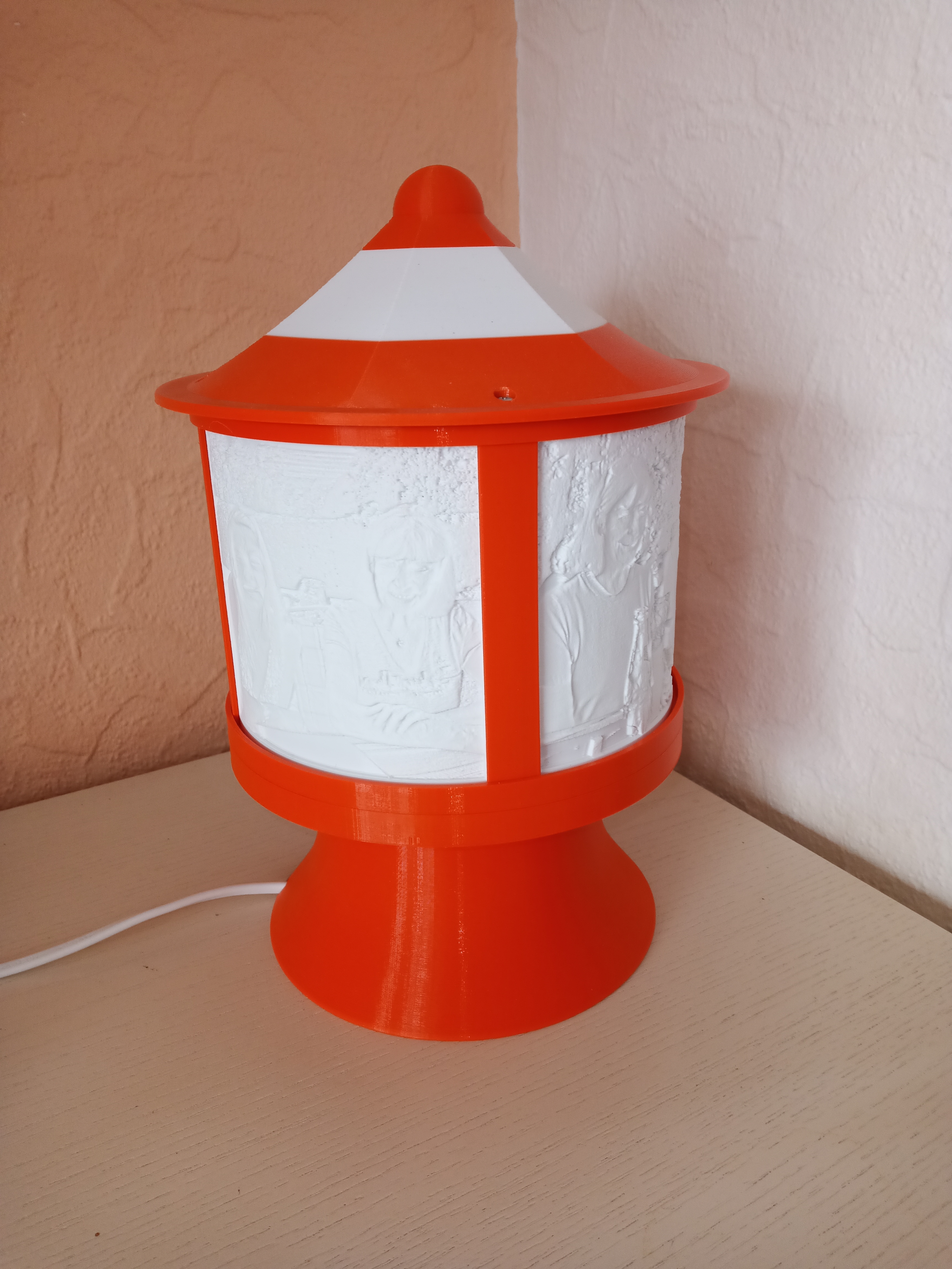 Miniatura 2 do modelo 3D Lithophane lamp tower
