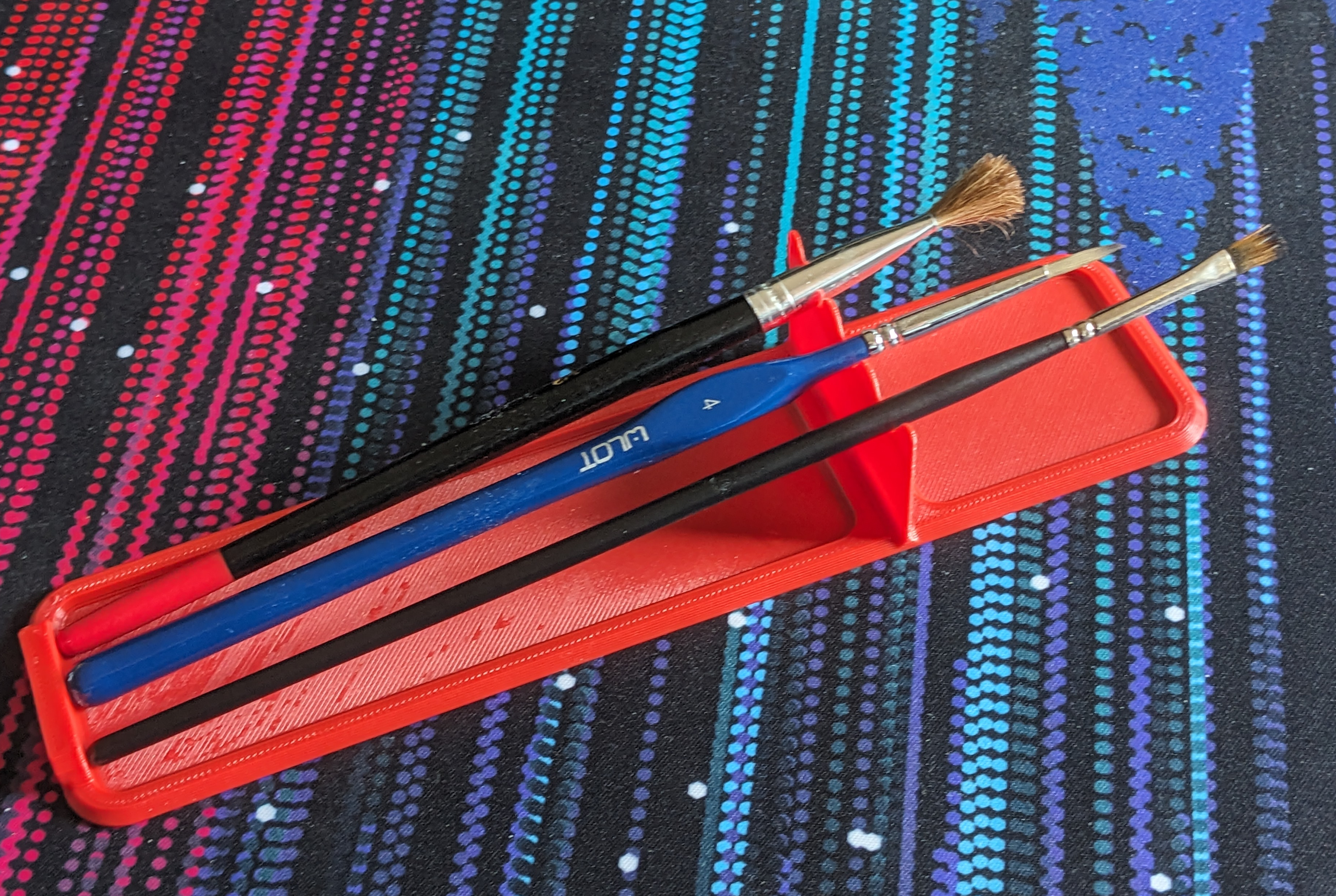 simple paintbrush stand / einfacher Pinselhalter