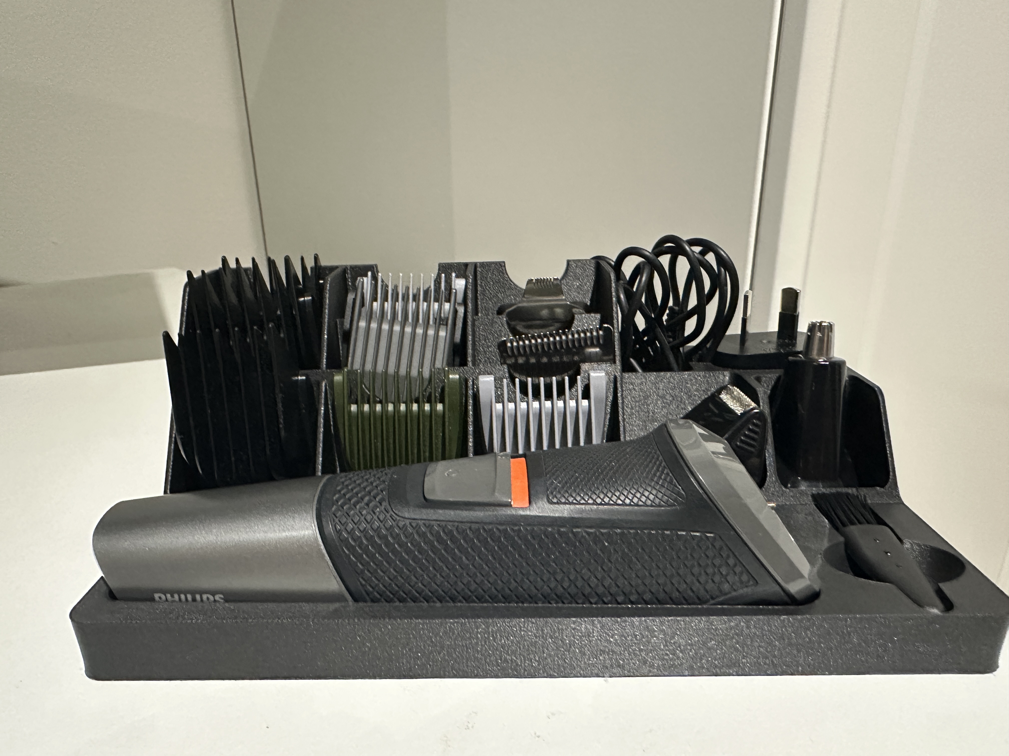 Philips Multigroom MG5730 trimmer stand