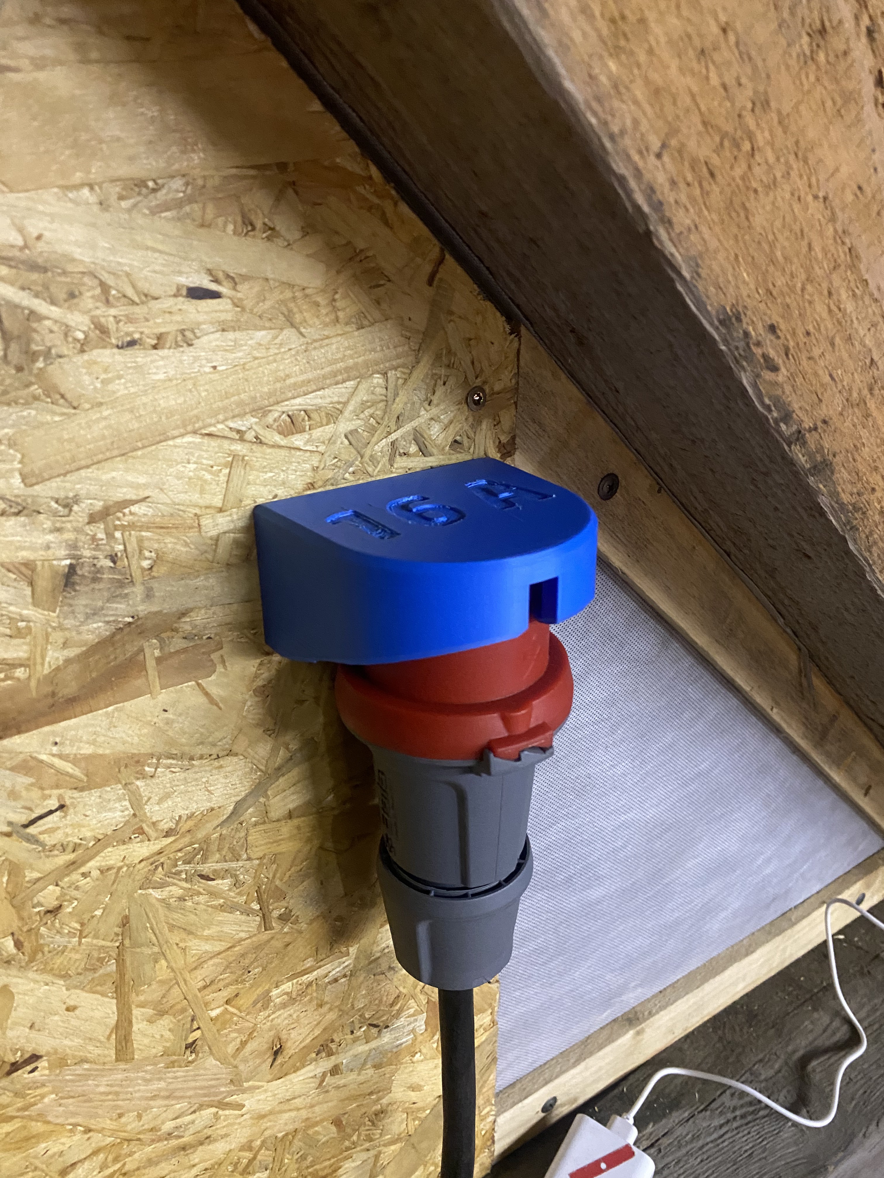 16A 400V plug holder