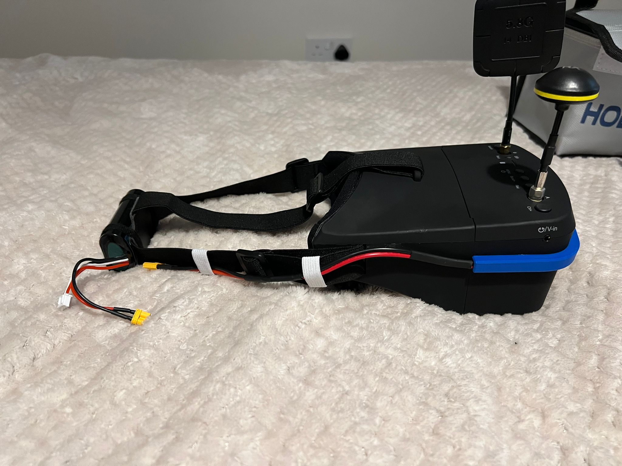 Cable channel for goggles