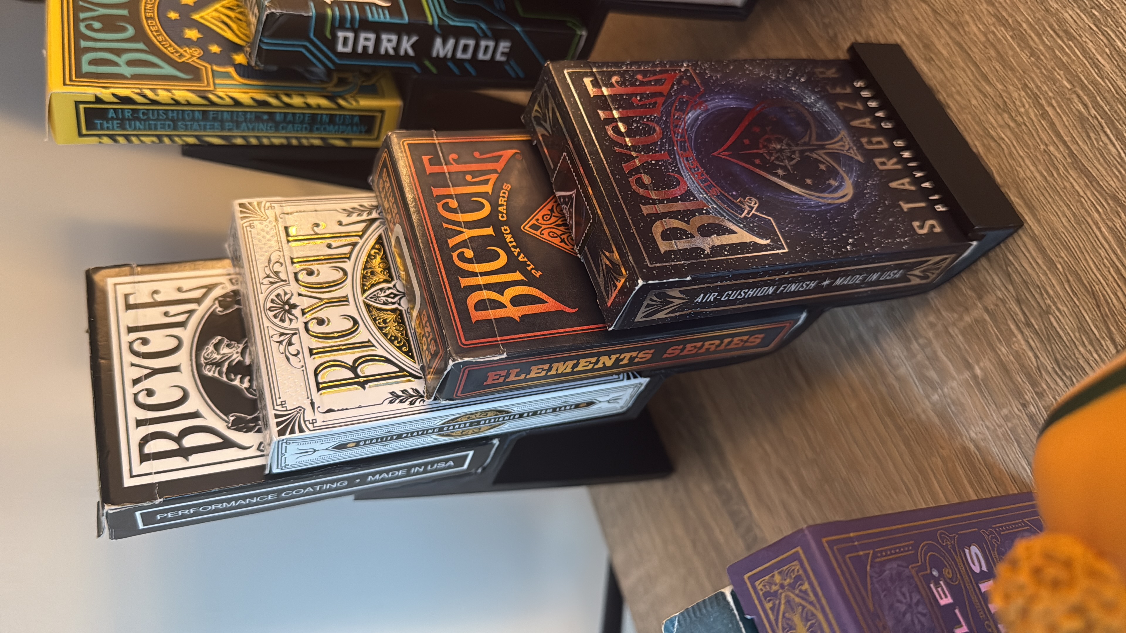 4 Playing decks display stand