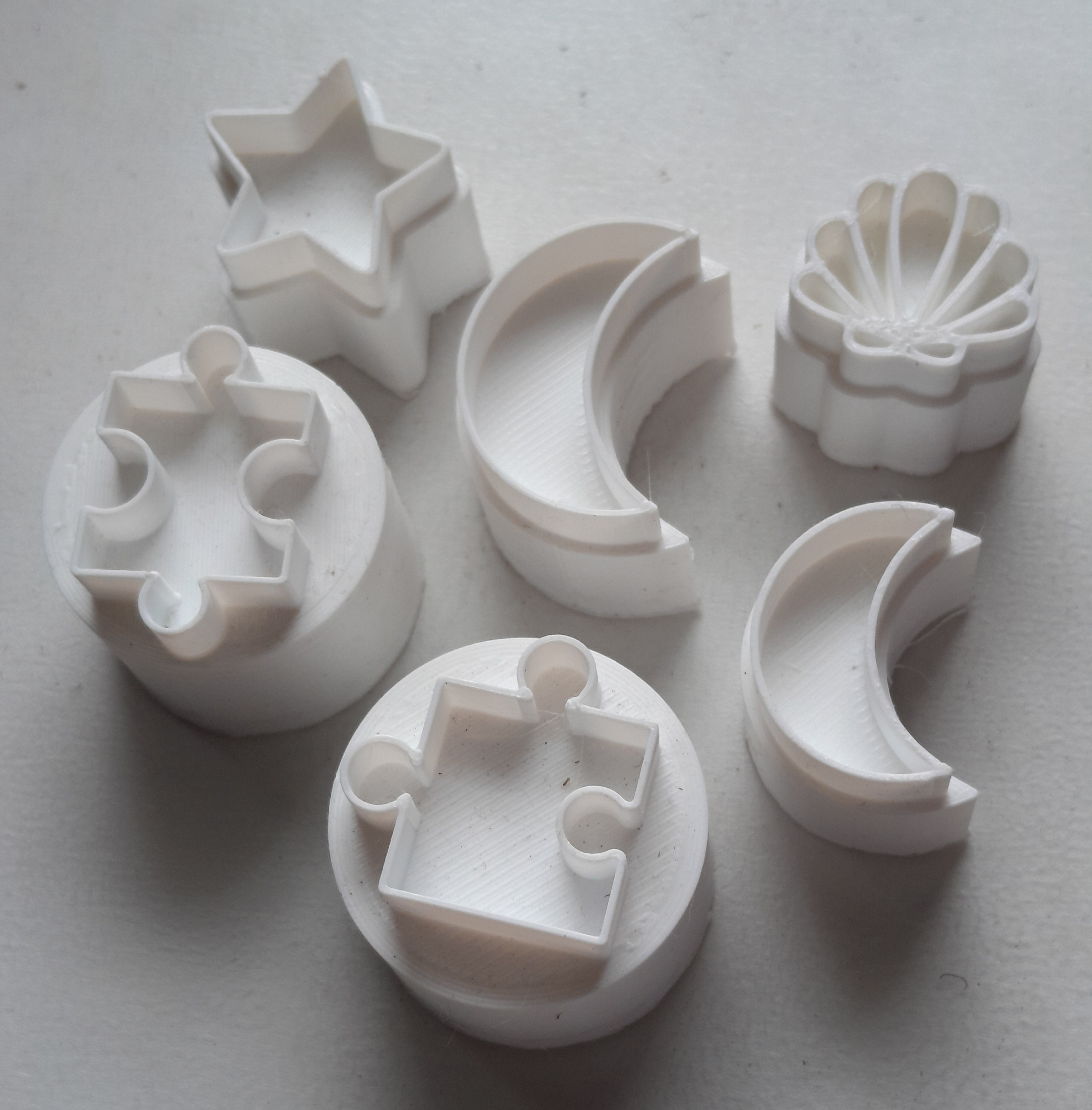 Simple modelling clay cutout shapes - Moon, star and puzzle pieces (several sizes) — miniatura 5