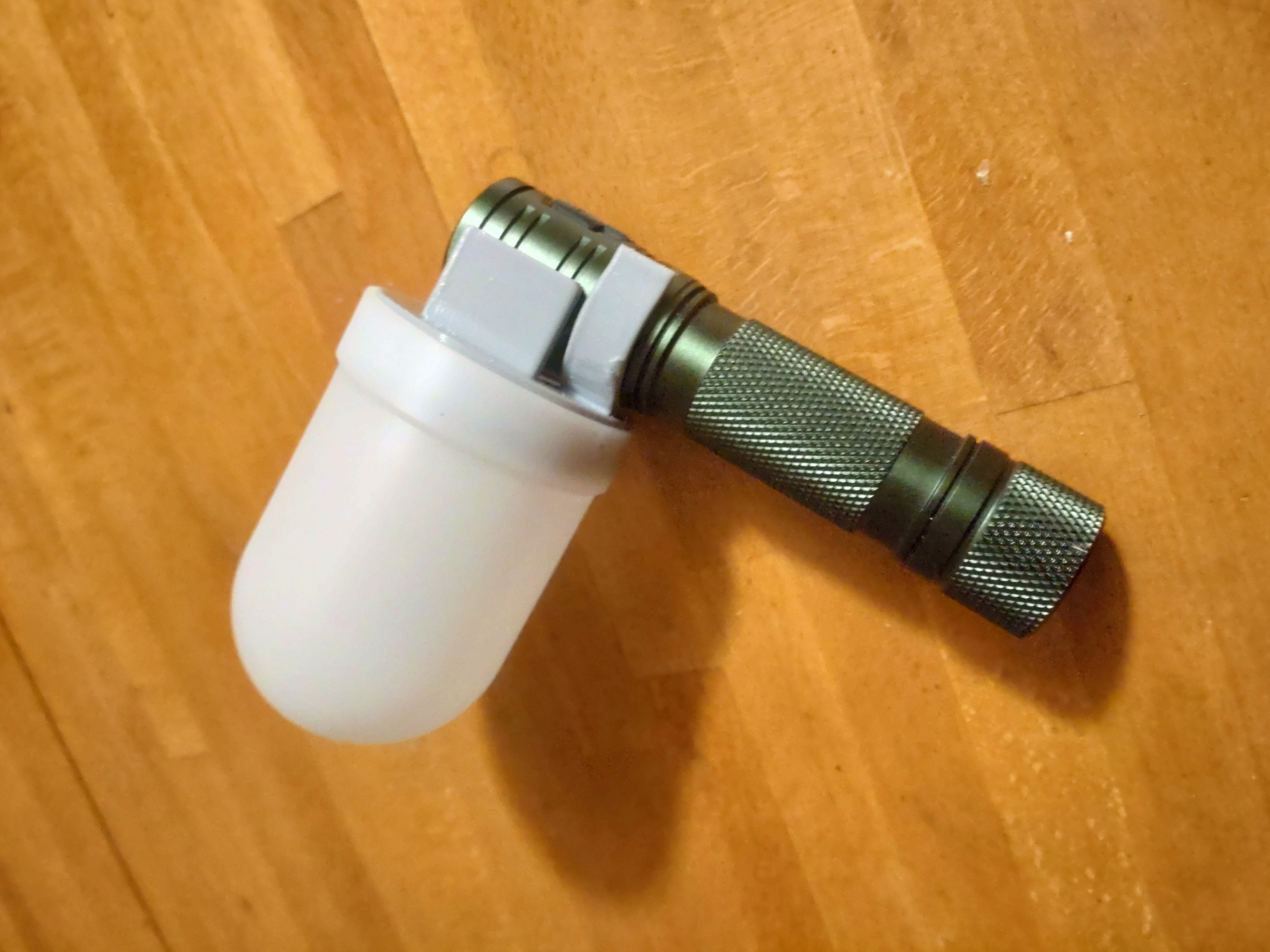 Light diffuser adapter for Sofirn SP40 or other right-angled flashlights