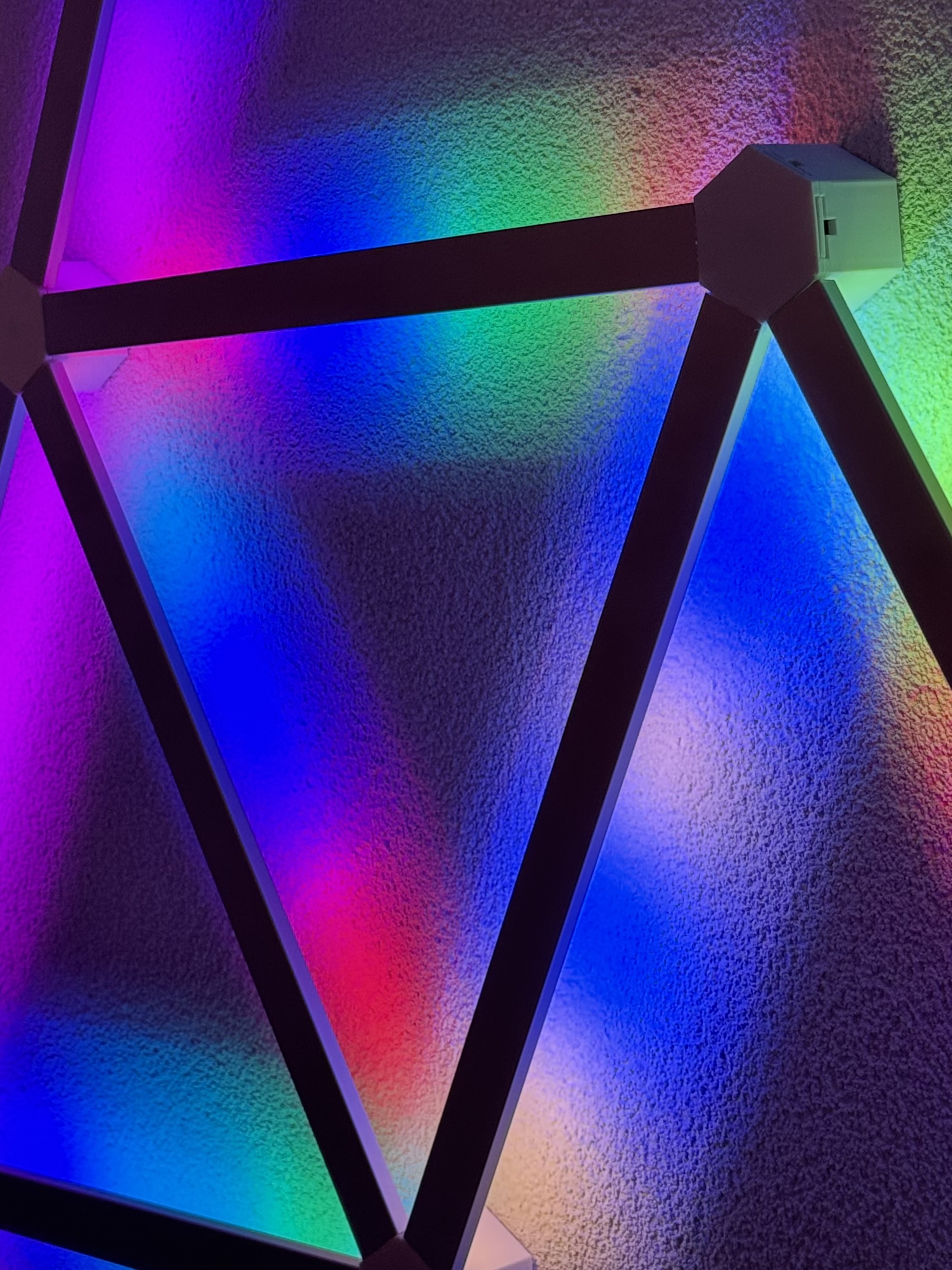 LED wall light inspired by Nanoleaf Lines