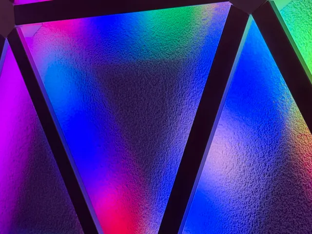 LED wall light inspired by Nanoleaf Lines