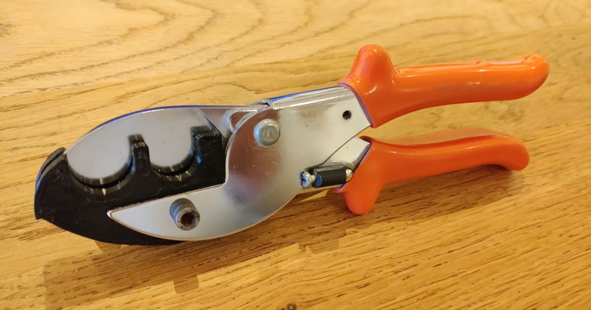 Pipe cutter 5/8 & 3/4 inlay for mitre/mitre shears by Ninefifty Download free STL model