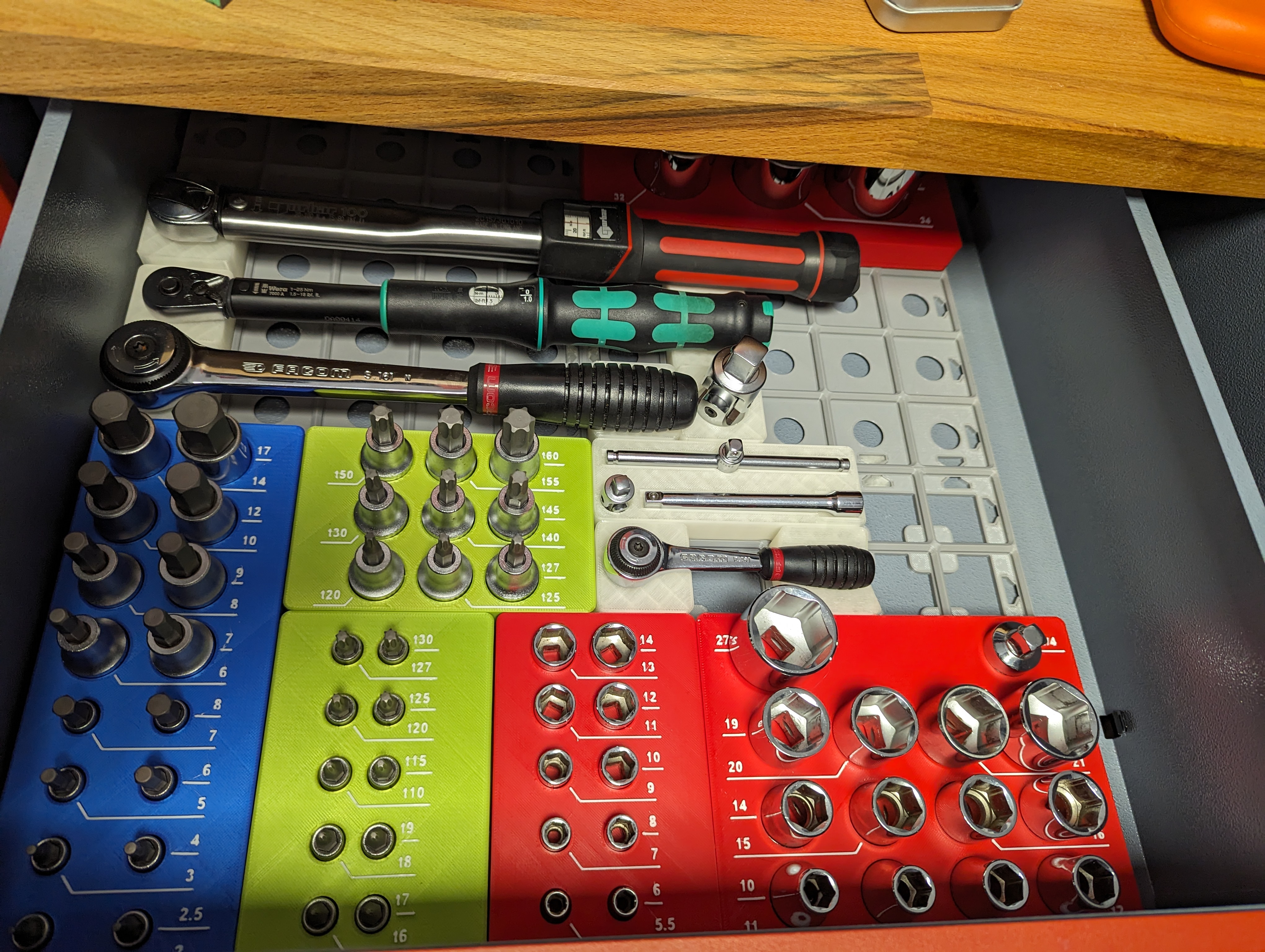 Gridfinity refined socket wrench/ratchet holder