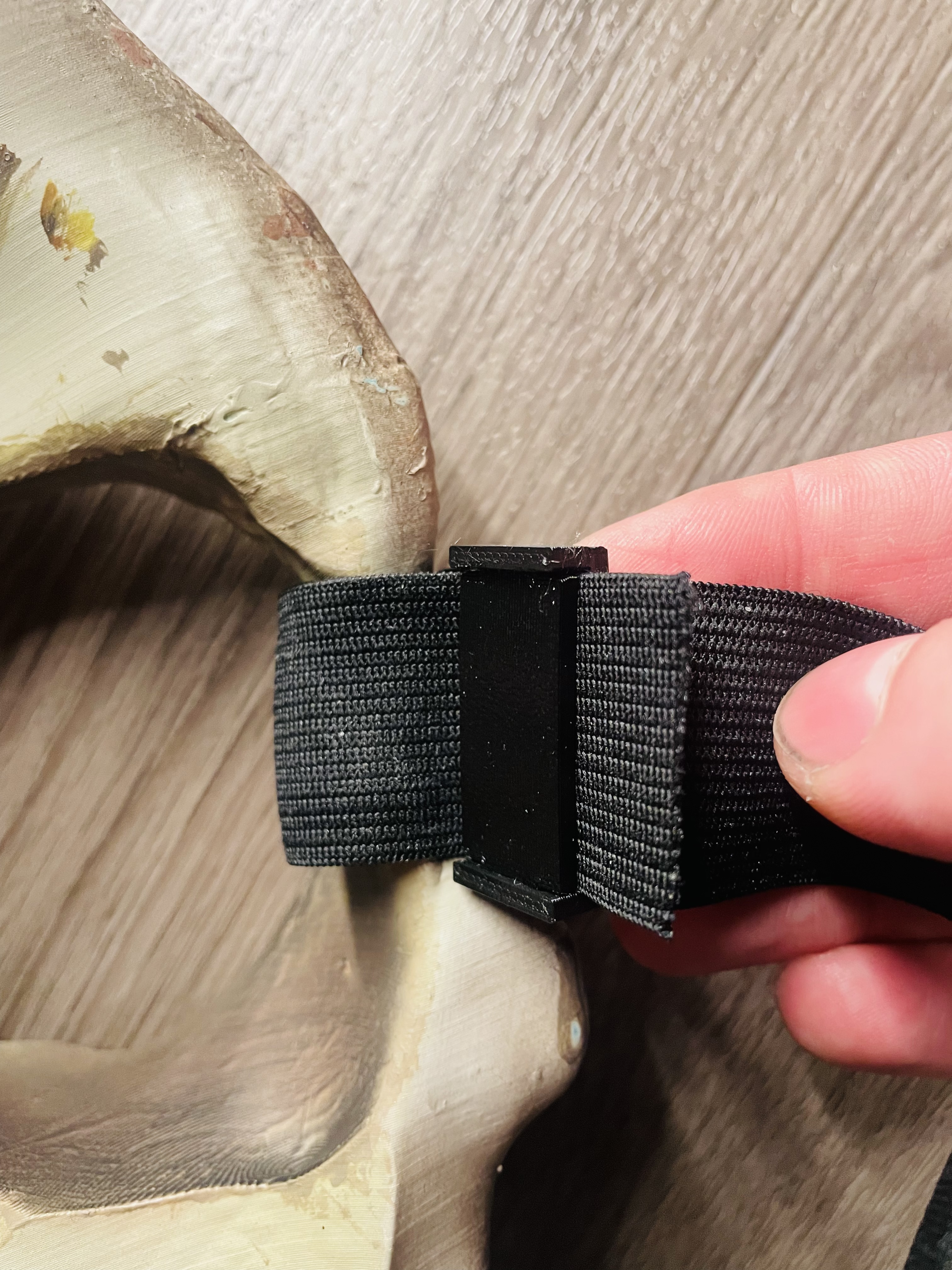 elastic strap lock