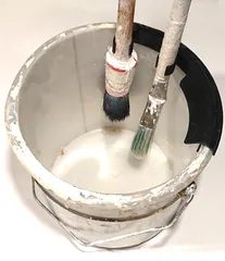 Brush holder + wiper for paint bucket (parametric)