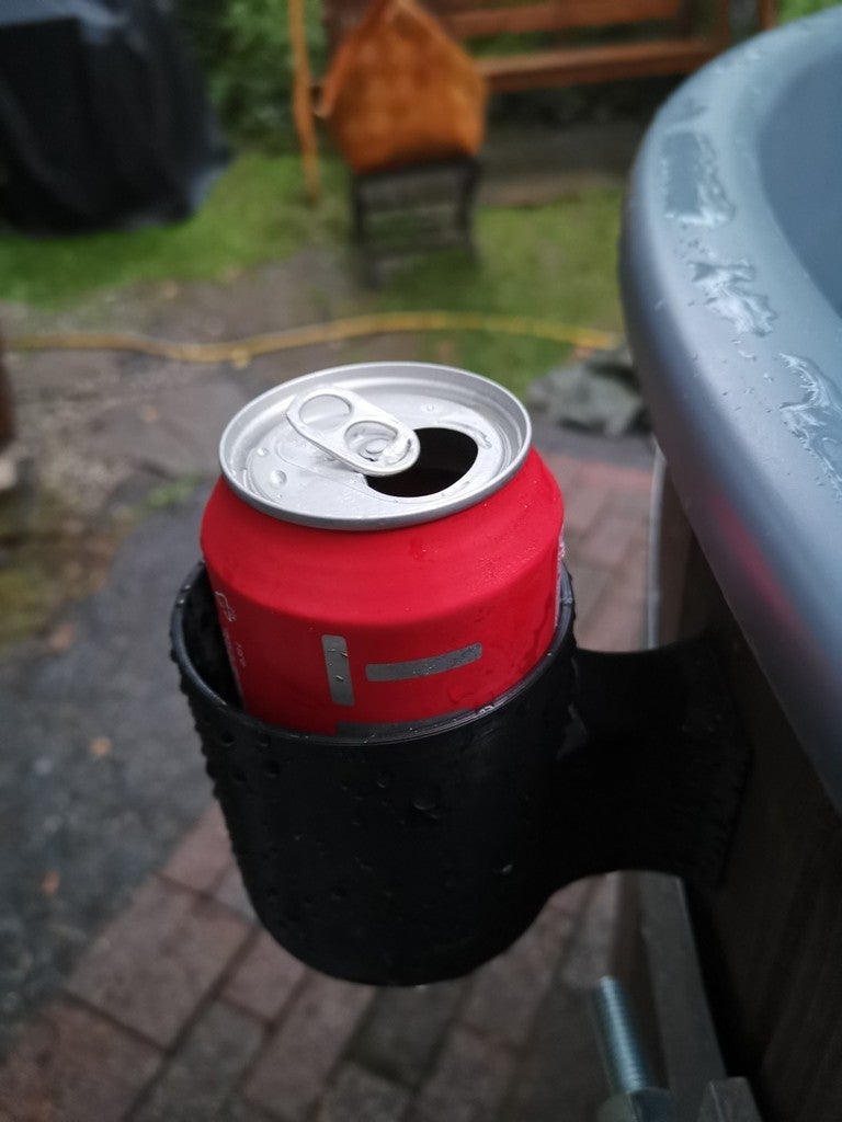 Can holder for hot tub