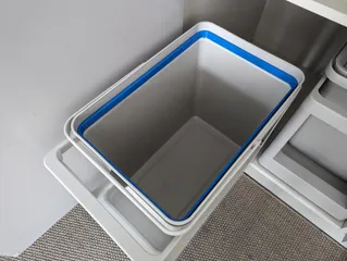 Automatic lid opener voor IKEA HÅLLBAR drawer bin. by Jaapp