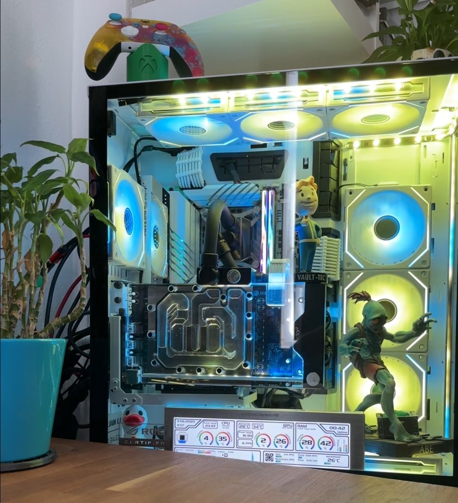 Lian-Li O11 Dynamic XL Backplate for Cable and Watercooling